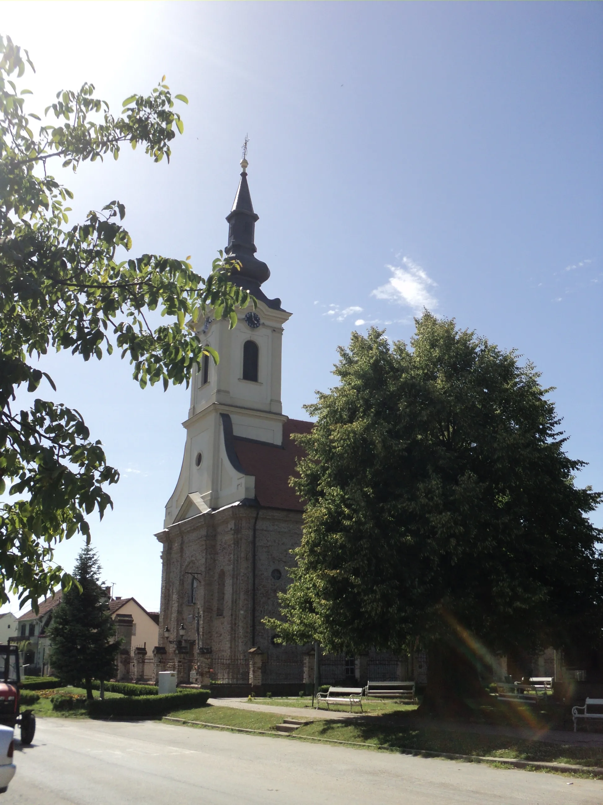 Photo showing: Church in Komletinci.