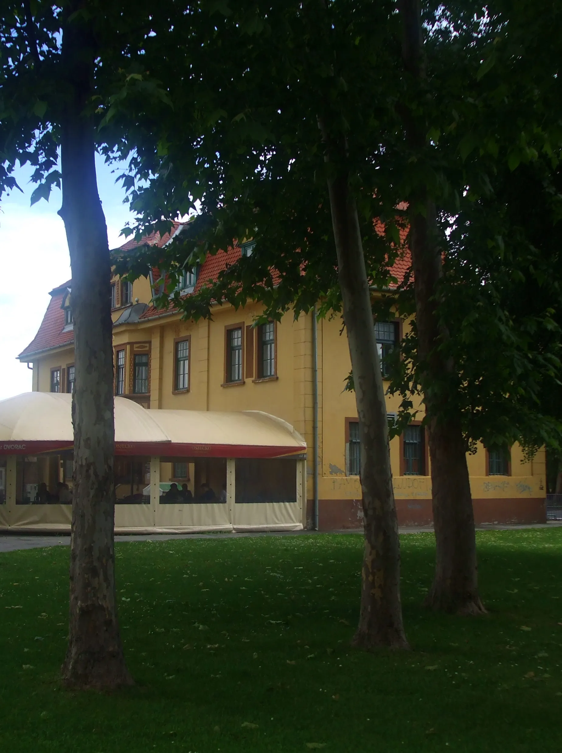 Photo showing: Mačkamama (cat's mother) house in Osijek, Croatia.