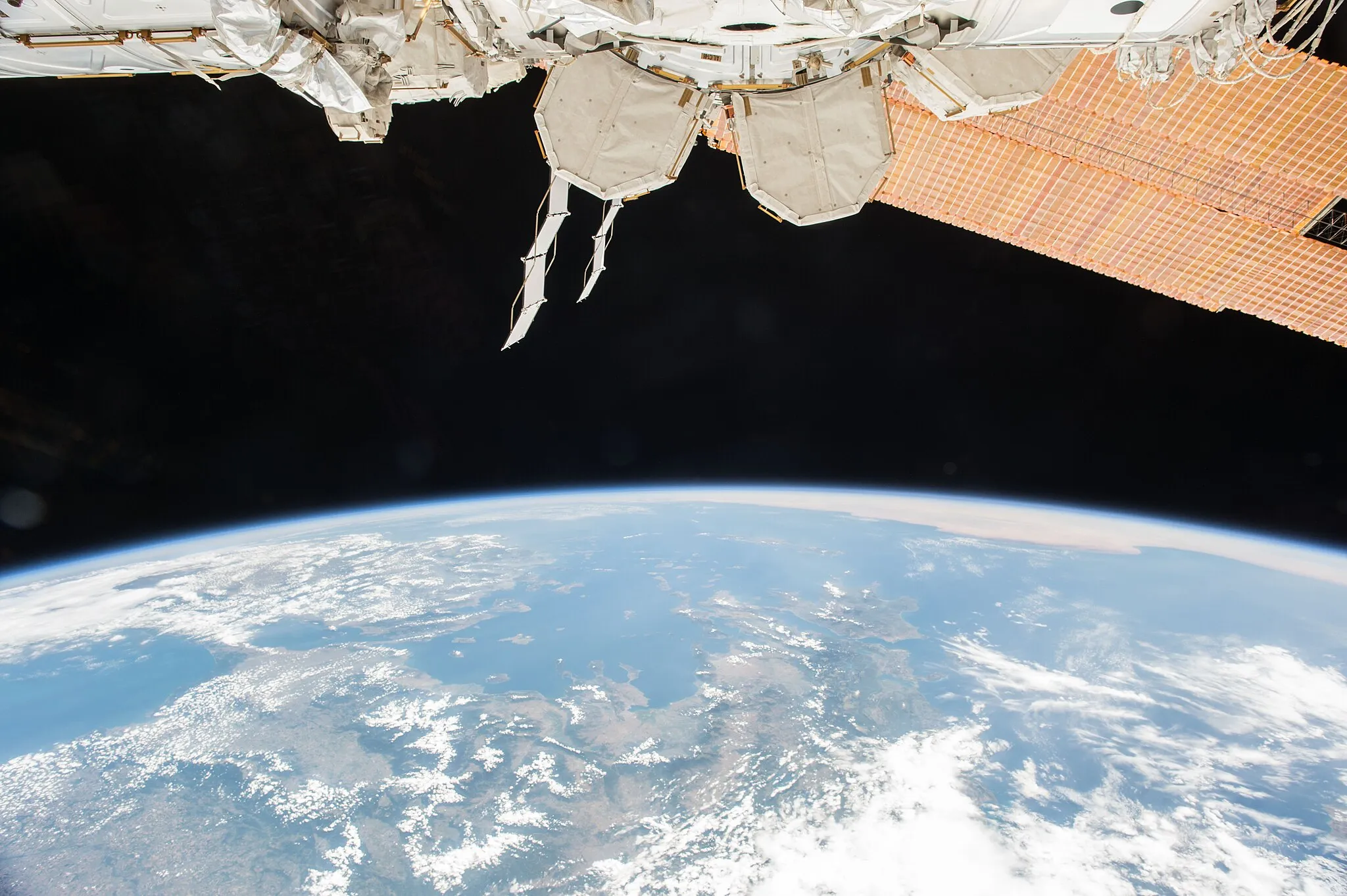 Photo showing: View of Earth taken during ISS Expedition 44.