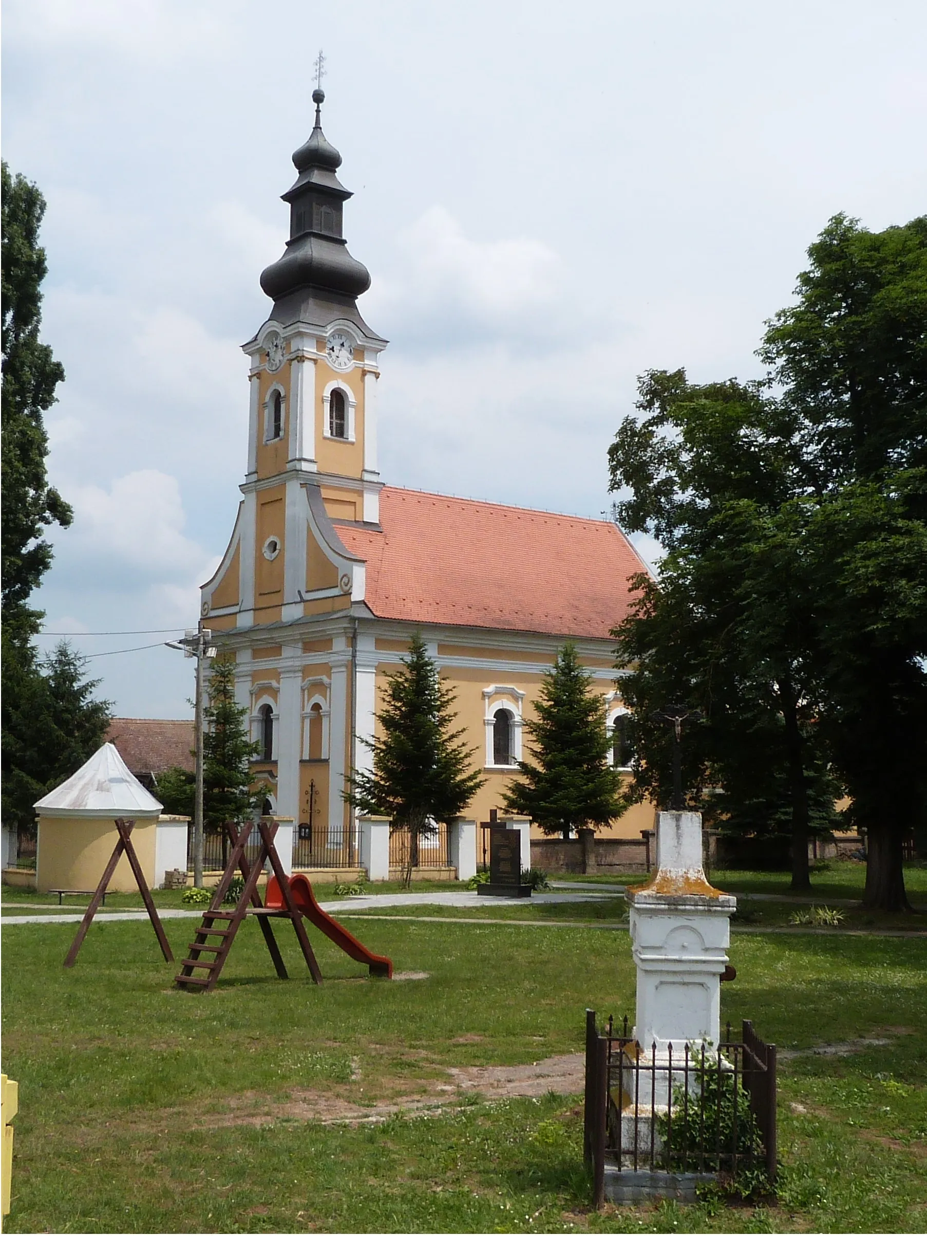 Photo showing: Župna crkva u Slavonskom Kobašu