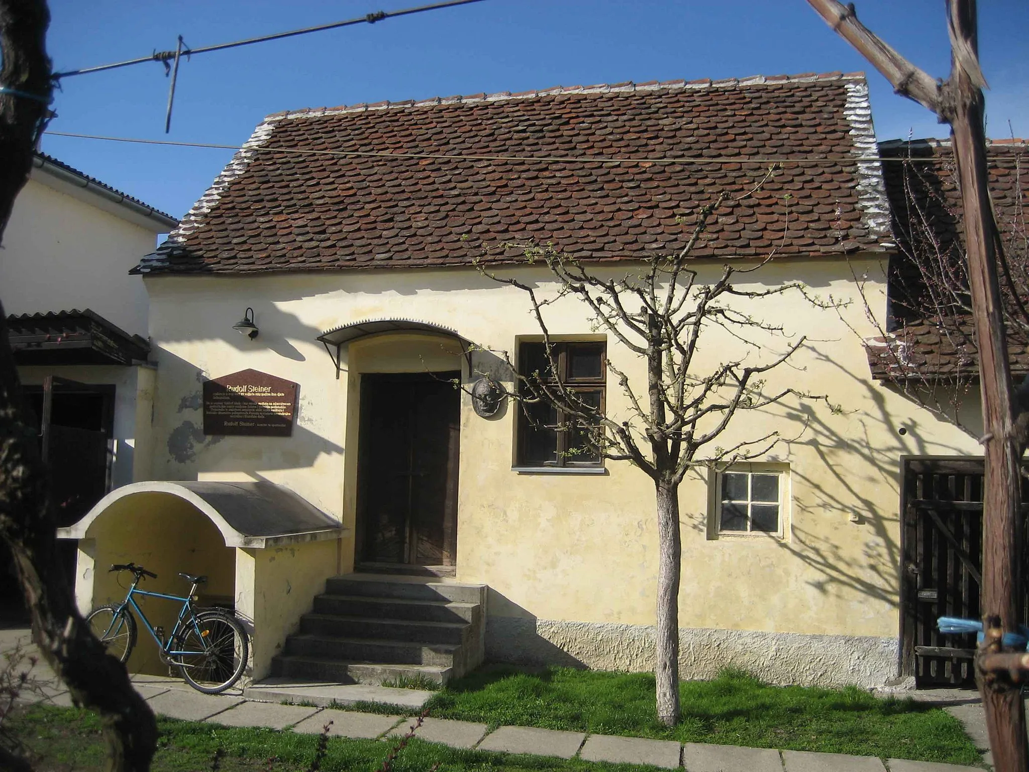 Photo showing: Geburtshaus von Rudolf Steiner, Donji Kraljevec, Croatia
Rodna kuca, Rudolfa Steinera, Donji Kraljevec, Hrvatska