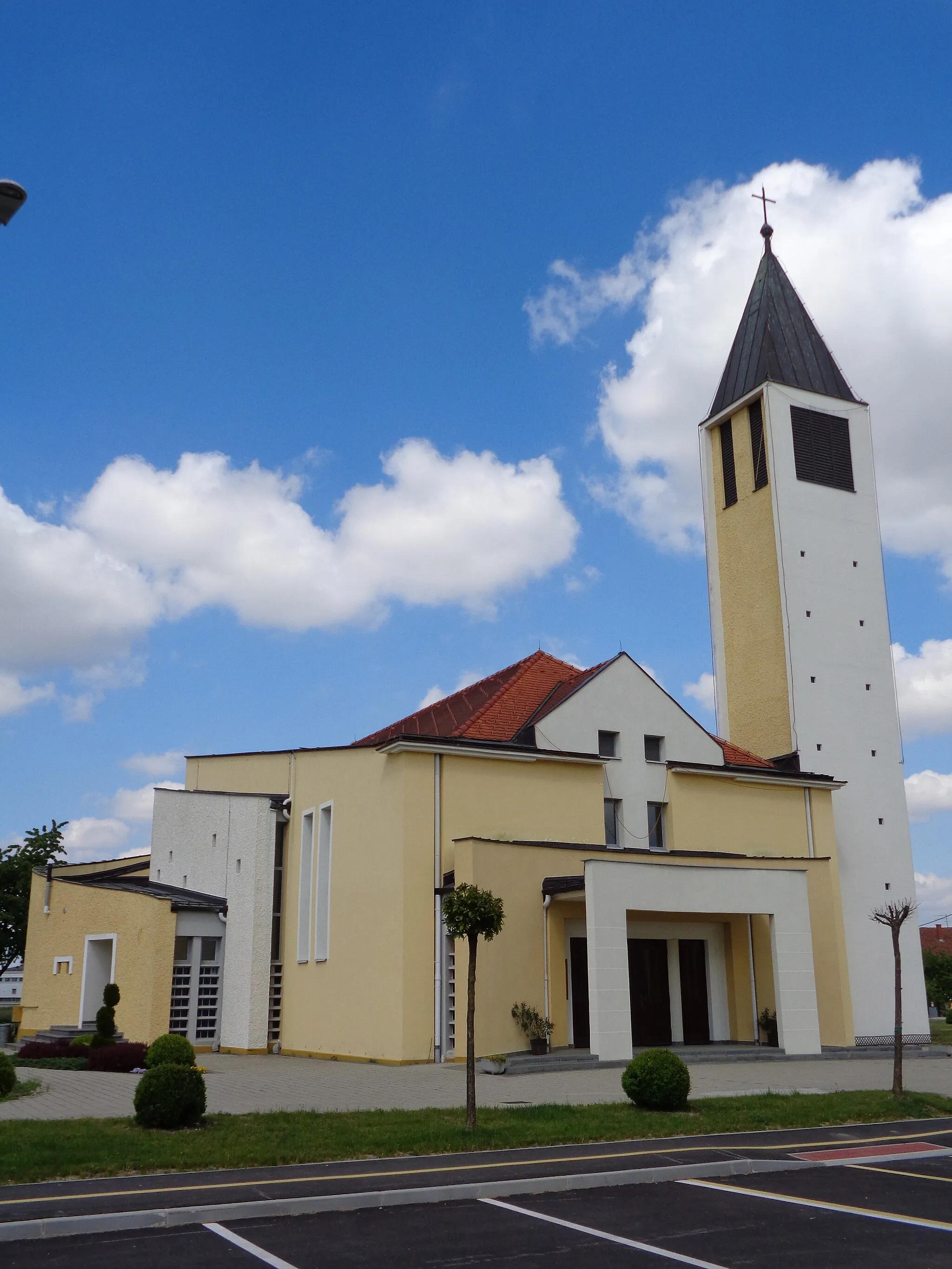 Photo showing: Virgin Mary the Queen church, Savska Ves, Croatia - southwest view