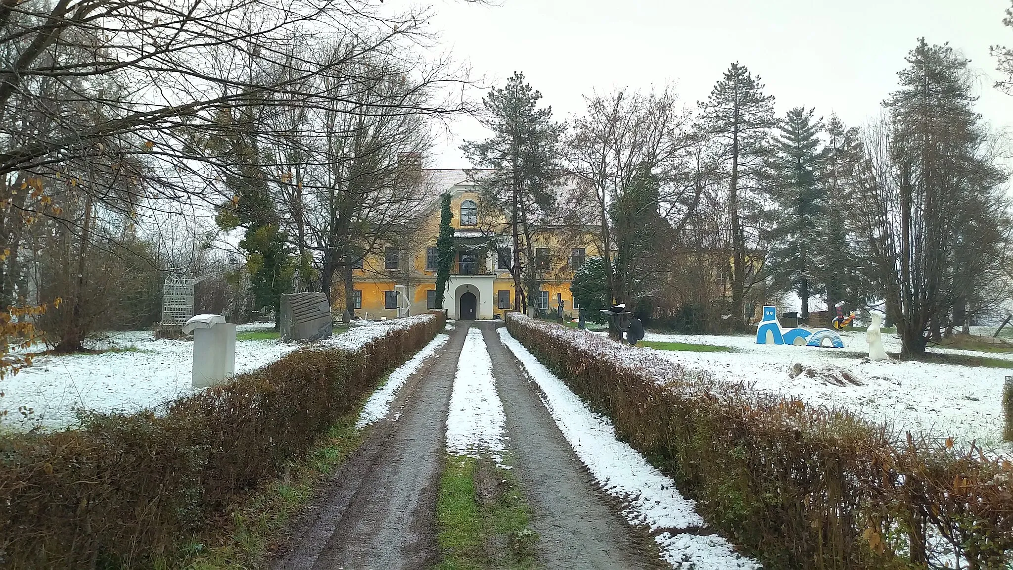 Photo showing: Dvorac Oršić u Jakovlju (trenutačno u obnovi)
