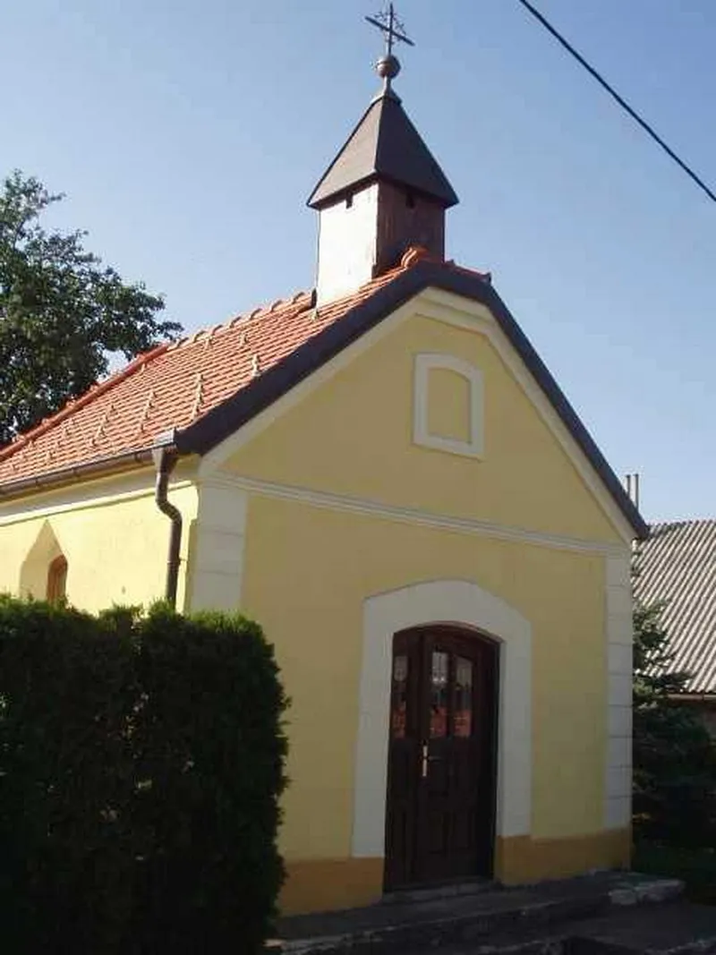 Photo showing: Manja Vas - Chapel