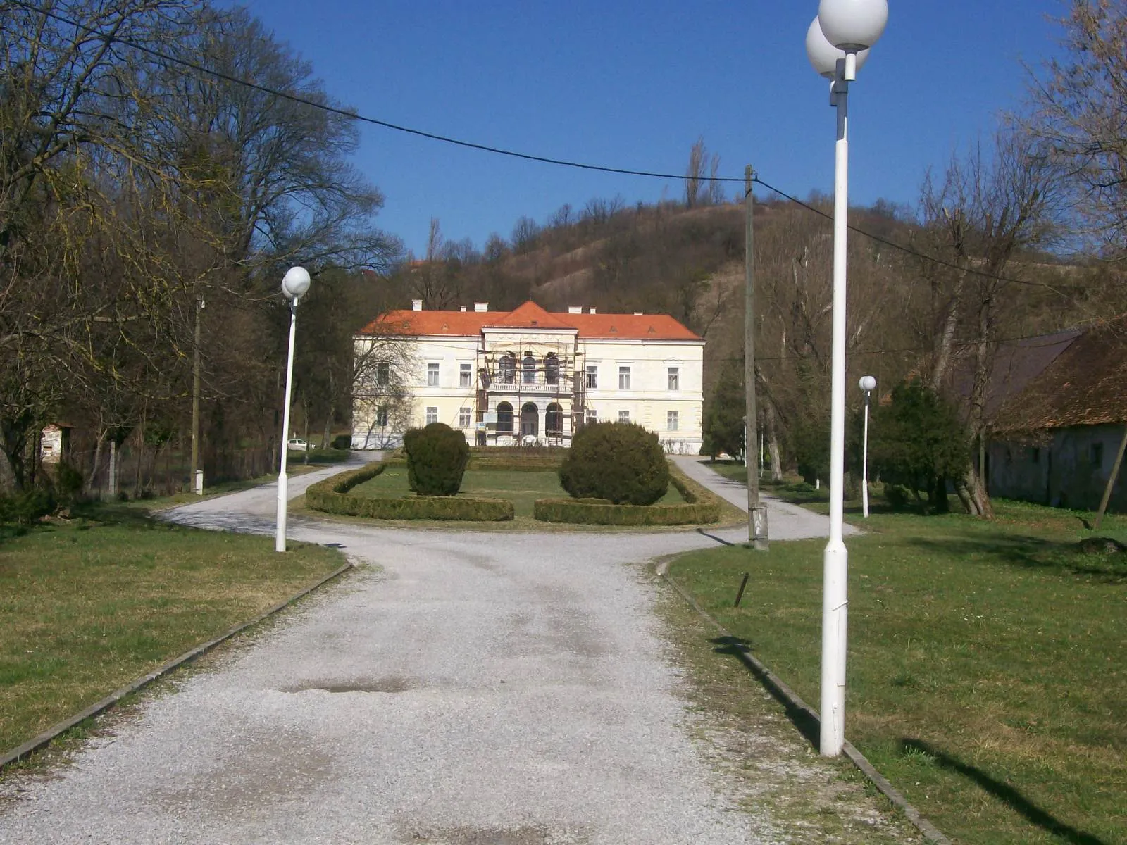 Photo showing: Dvorac Laduč kraj Zaprešića (općina Brdovec)