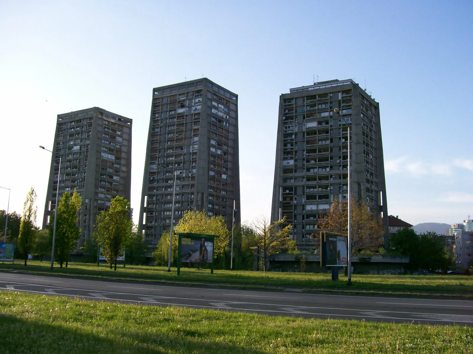 Photo showing: Richterovi neboderi u Slavonskoj aveniji, Zagreb, tzv. rakete.