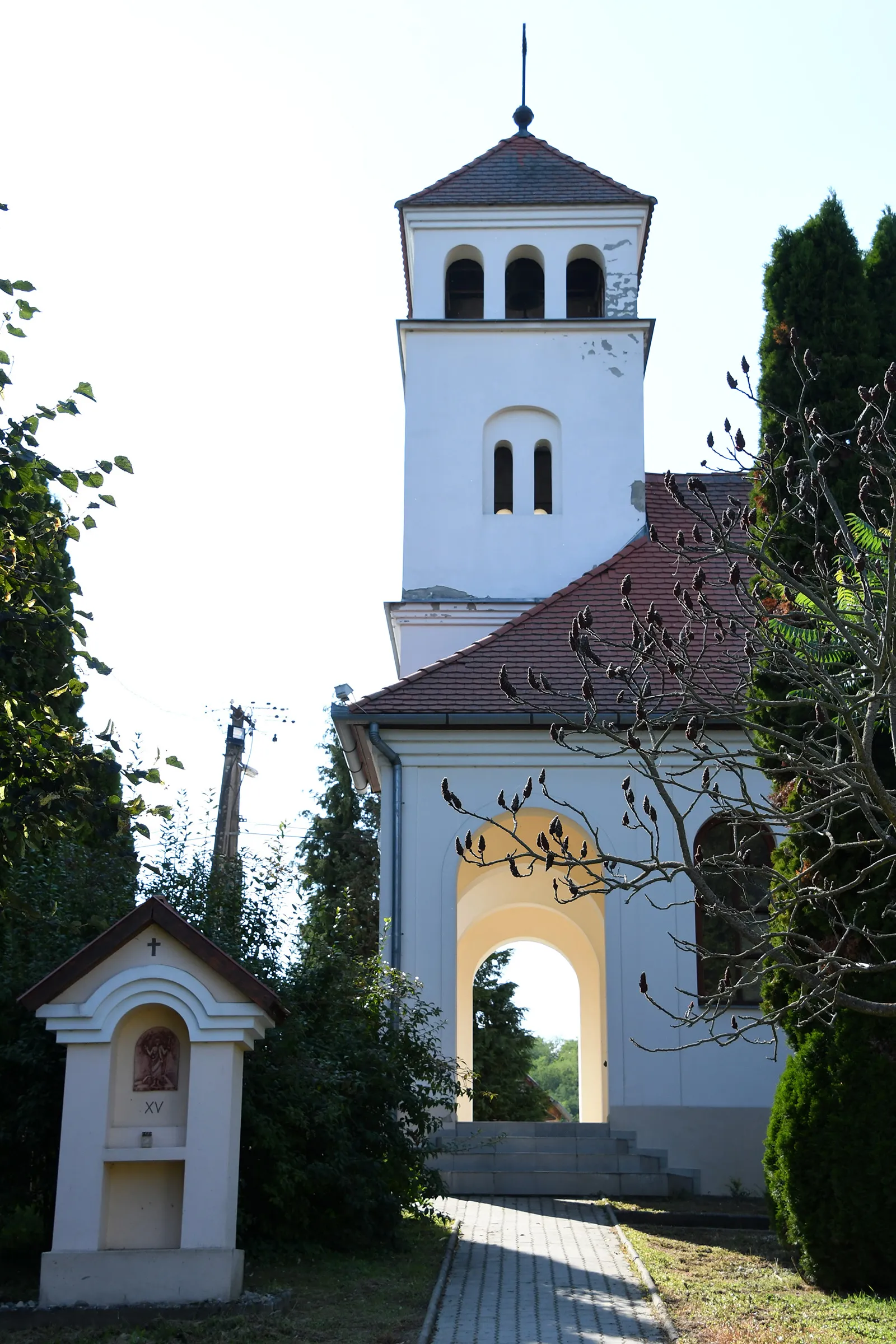 Photo showing: Roman Catholic chapel with calvary in Bocska, Hungary