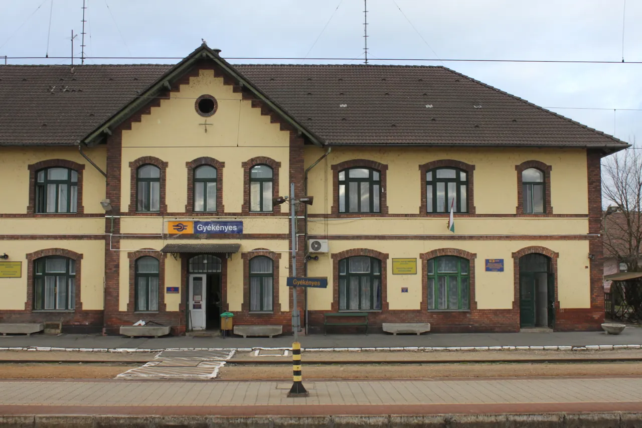 Photo showing: Gyékényes train station.