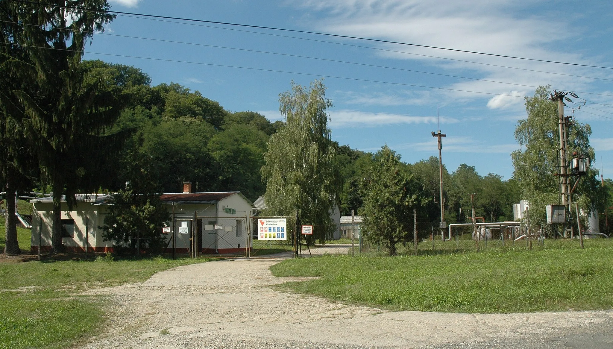 Photo showing: Budafapuszta-2 (BT-2) crude oil tank station in Bázakerettye (Zala County, Hungary)