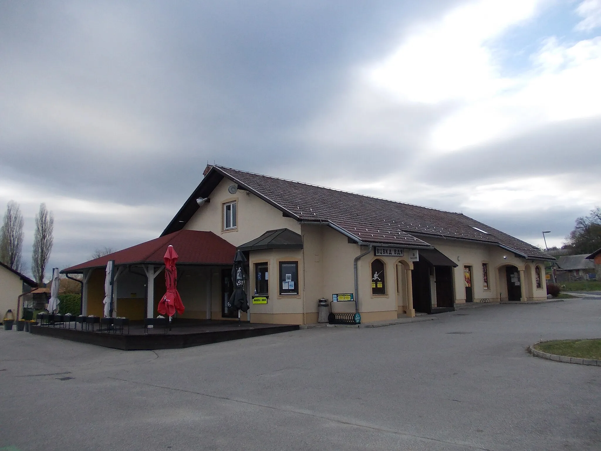 Photo showing: Dečno Selo Shop and Bar