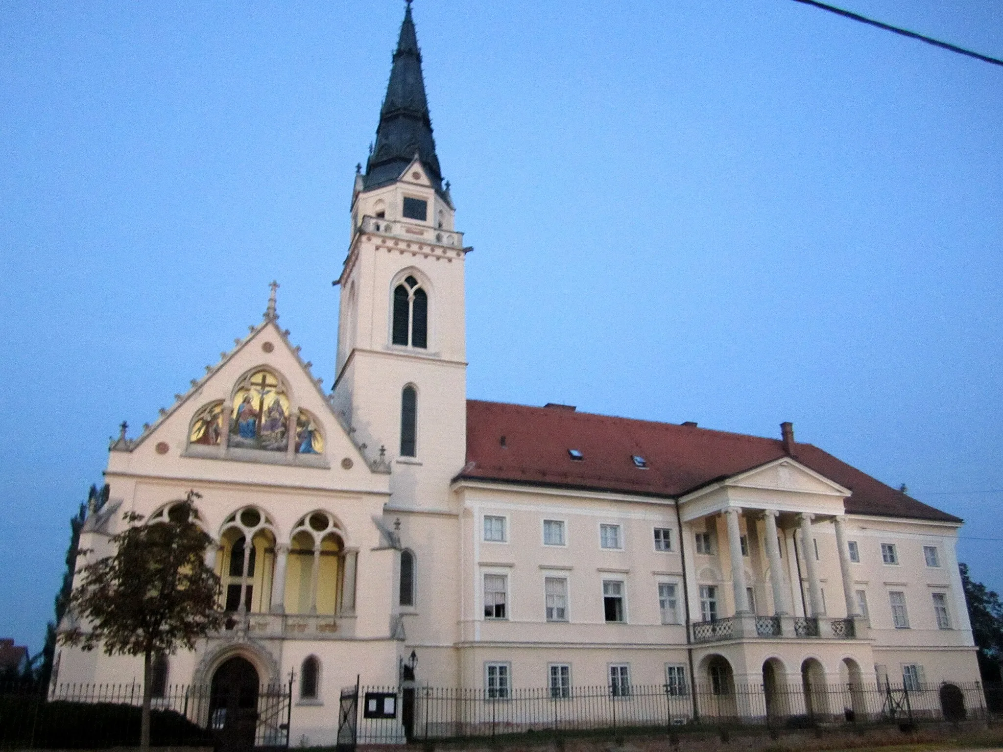 Photo showing: Greek Catholic Cathedral of the Holy Trinity in Križevci, Croatia.