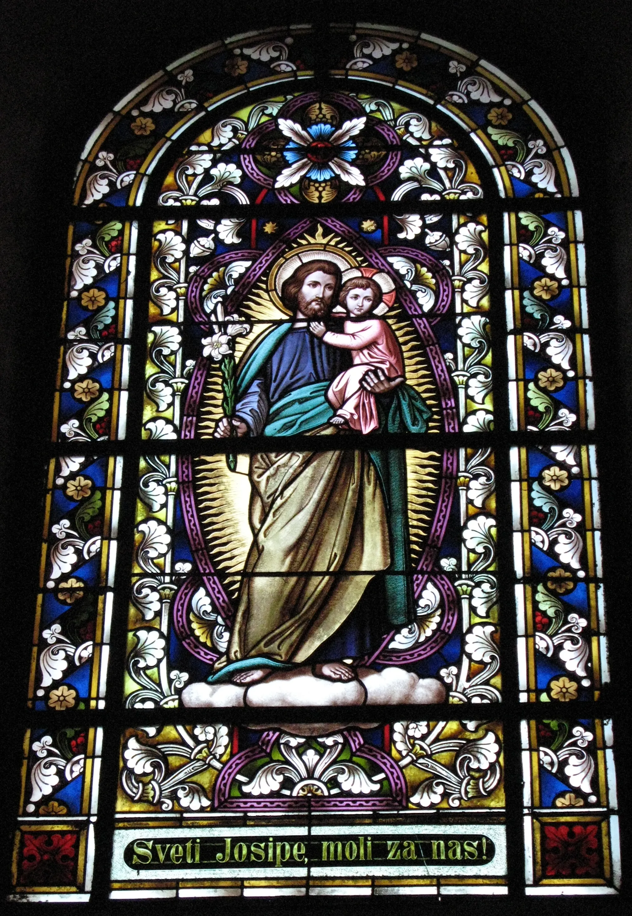 Photo showing: vitraj sv.Josipa u župnoj crkvi sv. Trojstva u Rovišću