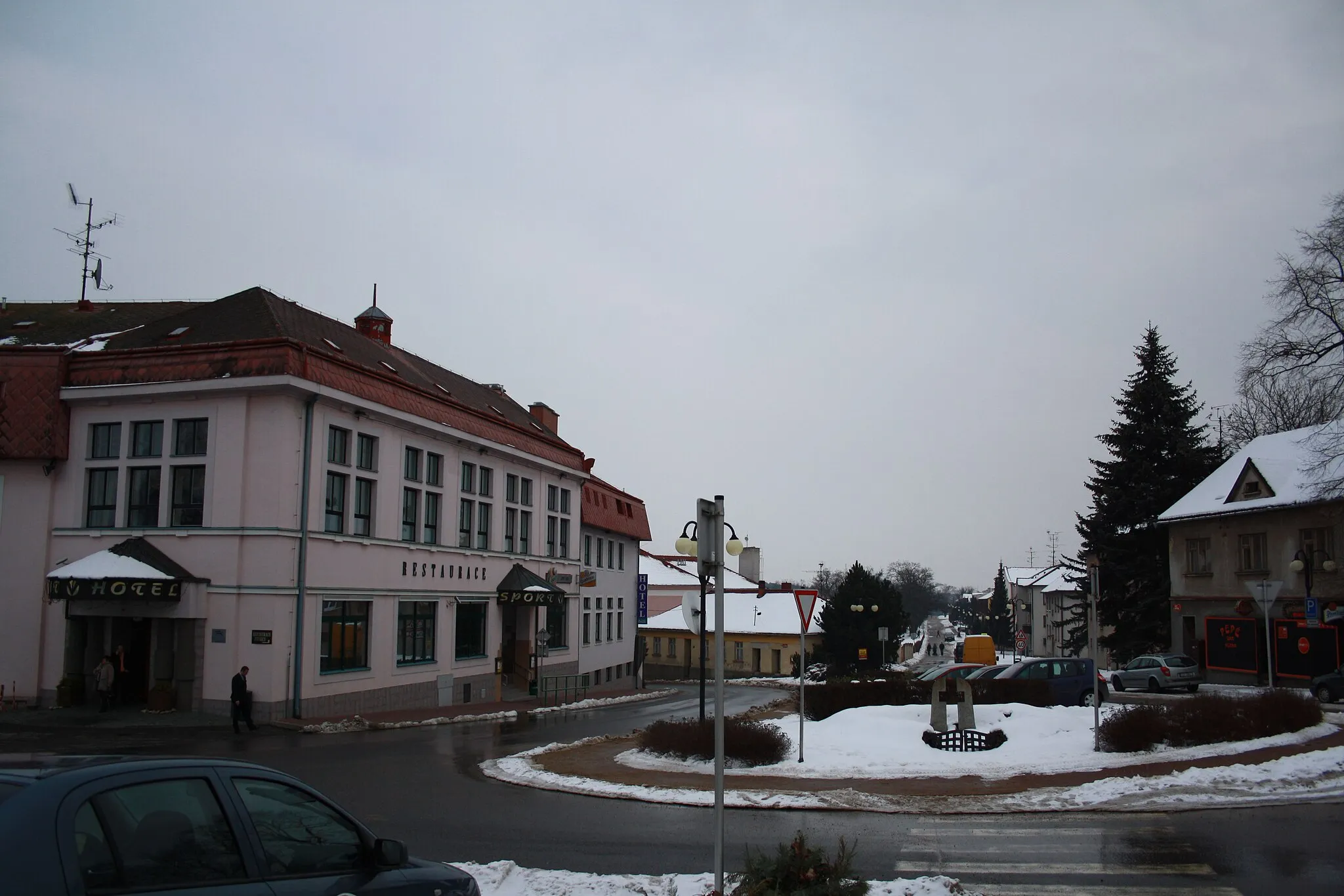 Photo showing: 8th May Square in Hrotovice, Třebíč District.