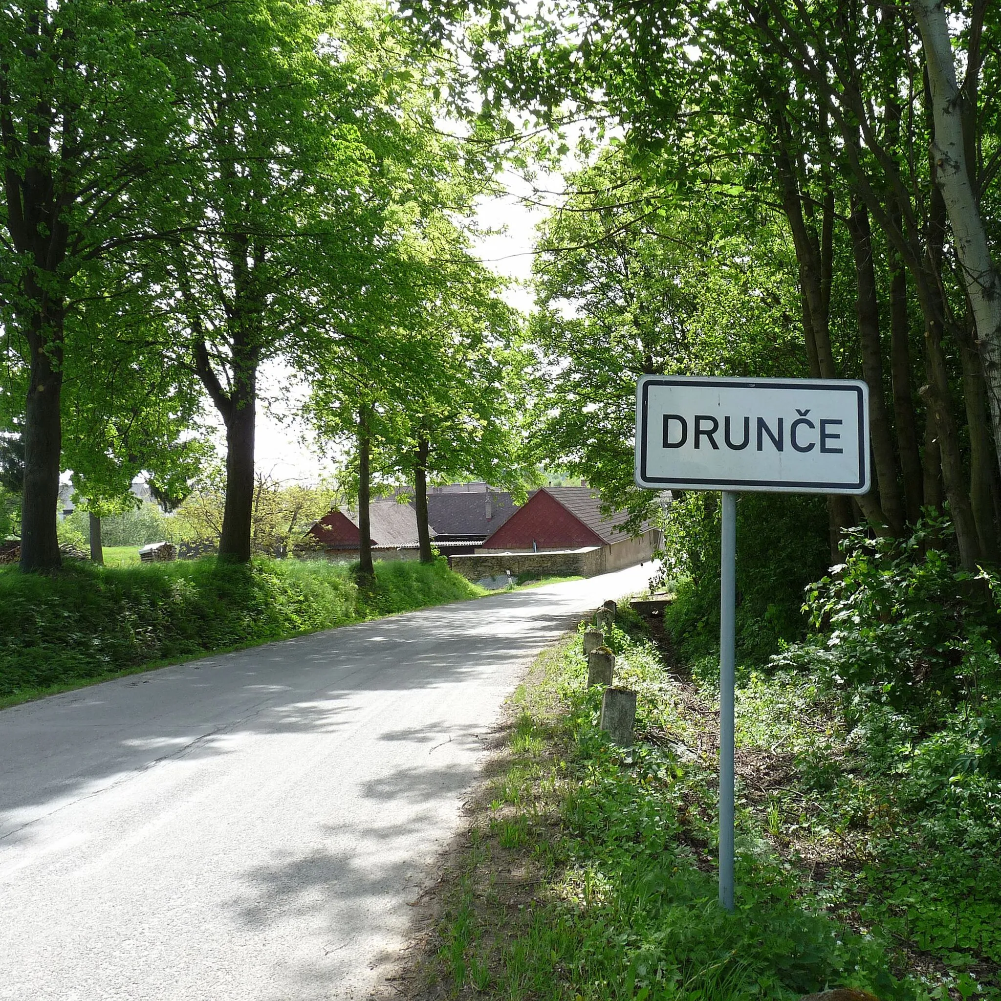 Photo showing: Municipal border sign of  the village of Drunče, Jindřichův Hradec District, South Bohemian Region, Czech Republic.