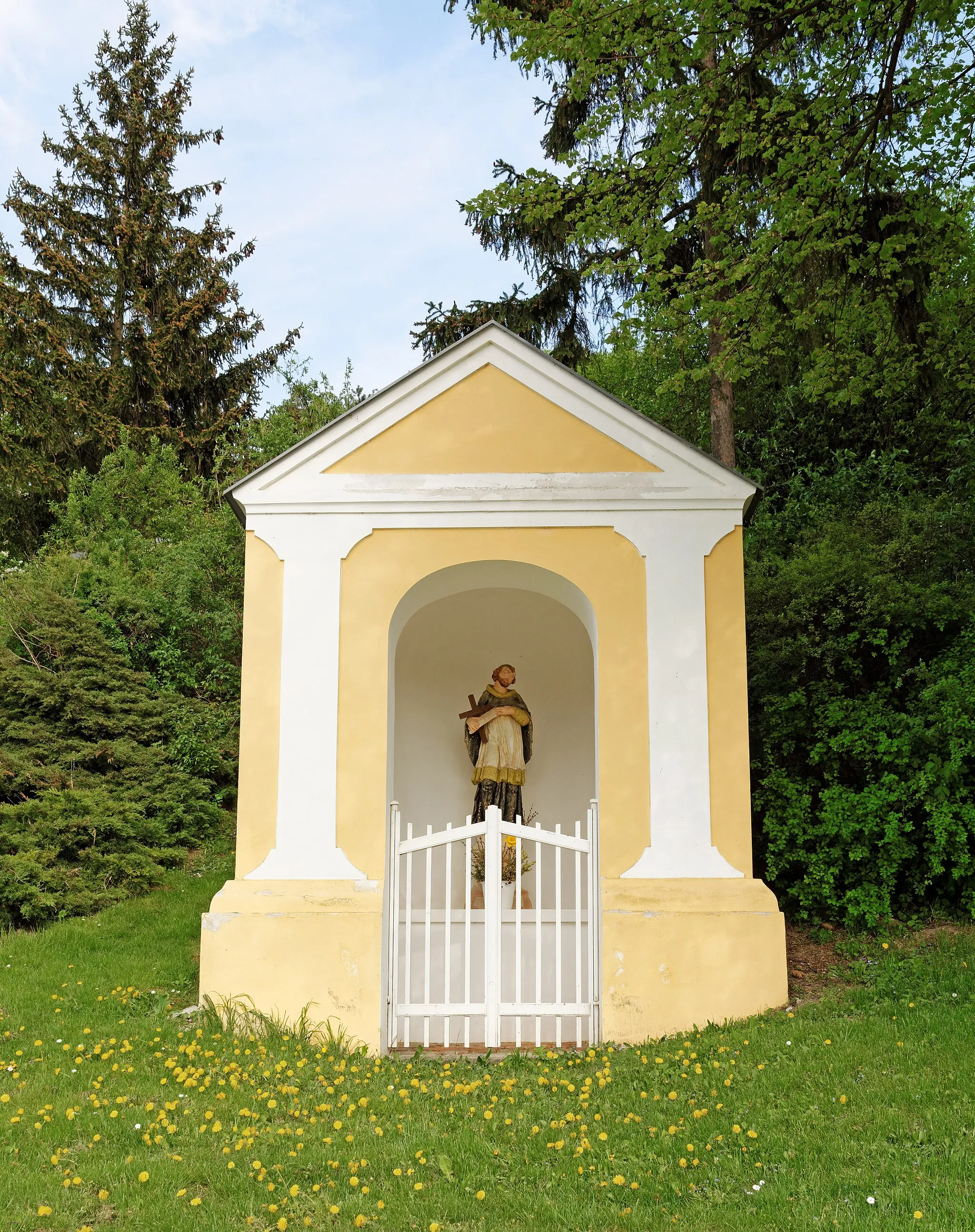 Photo showing: Chapel of Saint John of Nepomuk at Hörersdorf, Municipality Mistelbach, Lower Austria, Austria