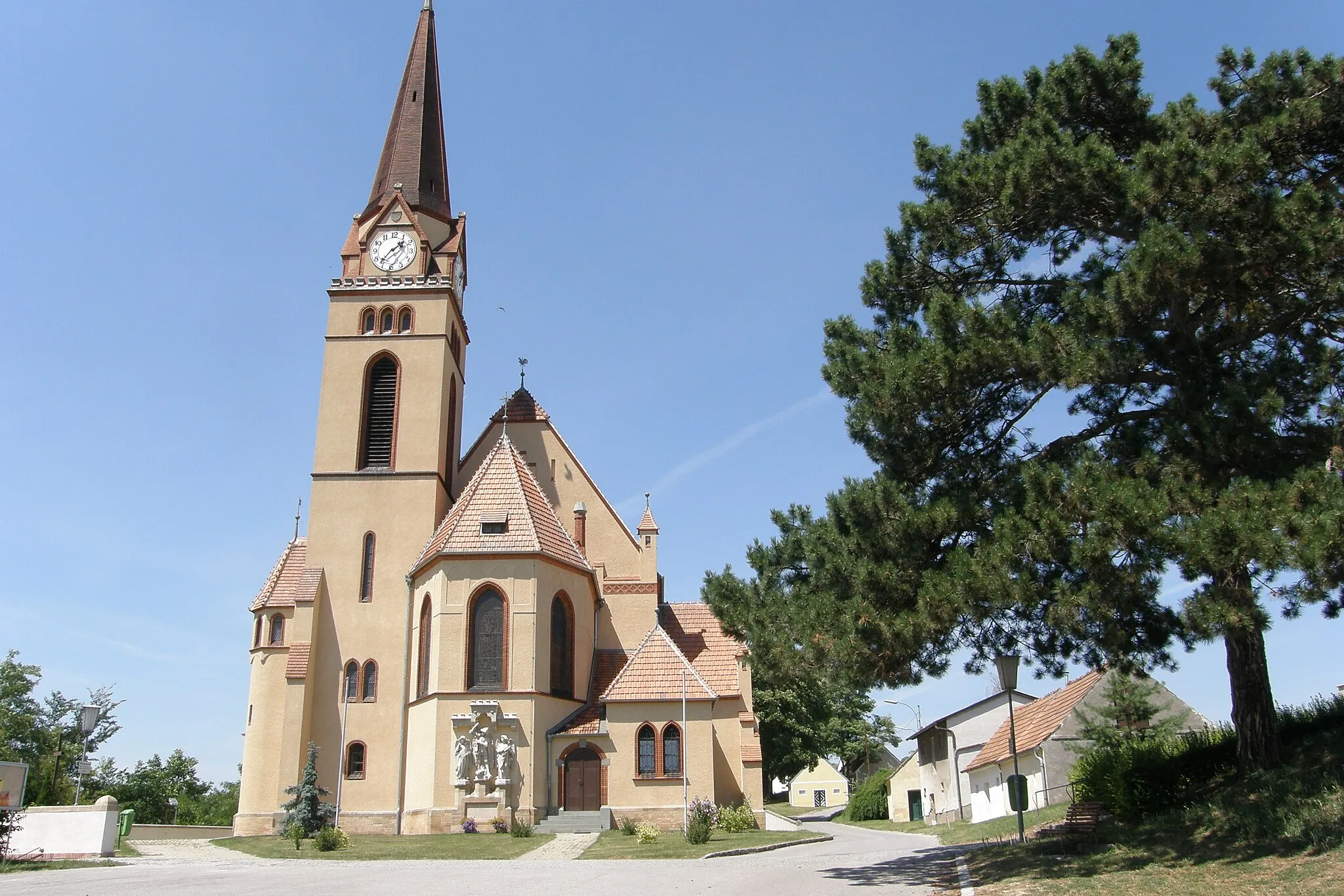 Photo showing: Kath. Pfarrkirche in Katzelsdorf
