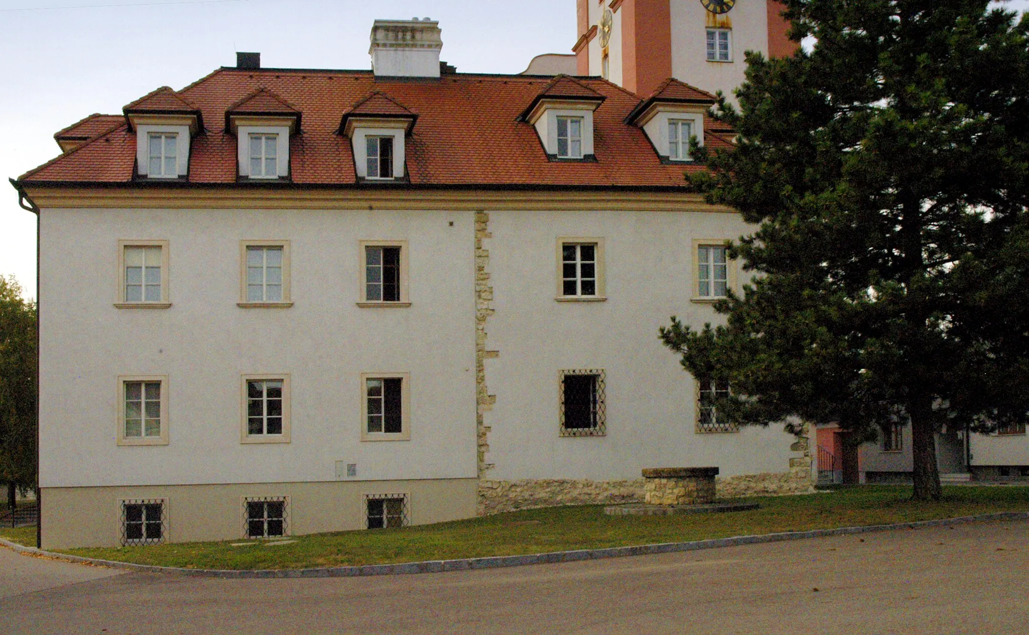 Photo showing: Pfarrhof in Roggendorf, Gemeinde Wullersdorf