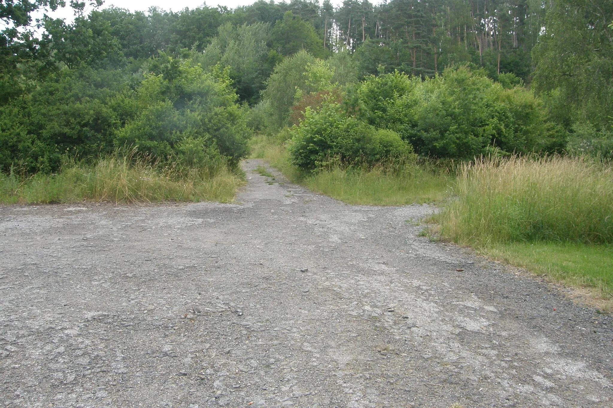 Photo showing: Prostranství před místem kde stával tábor