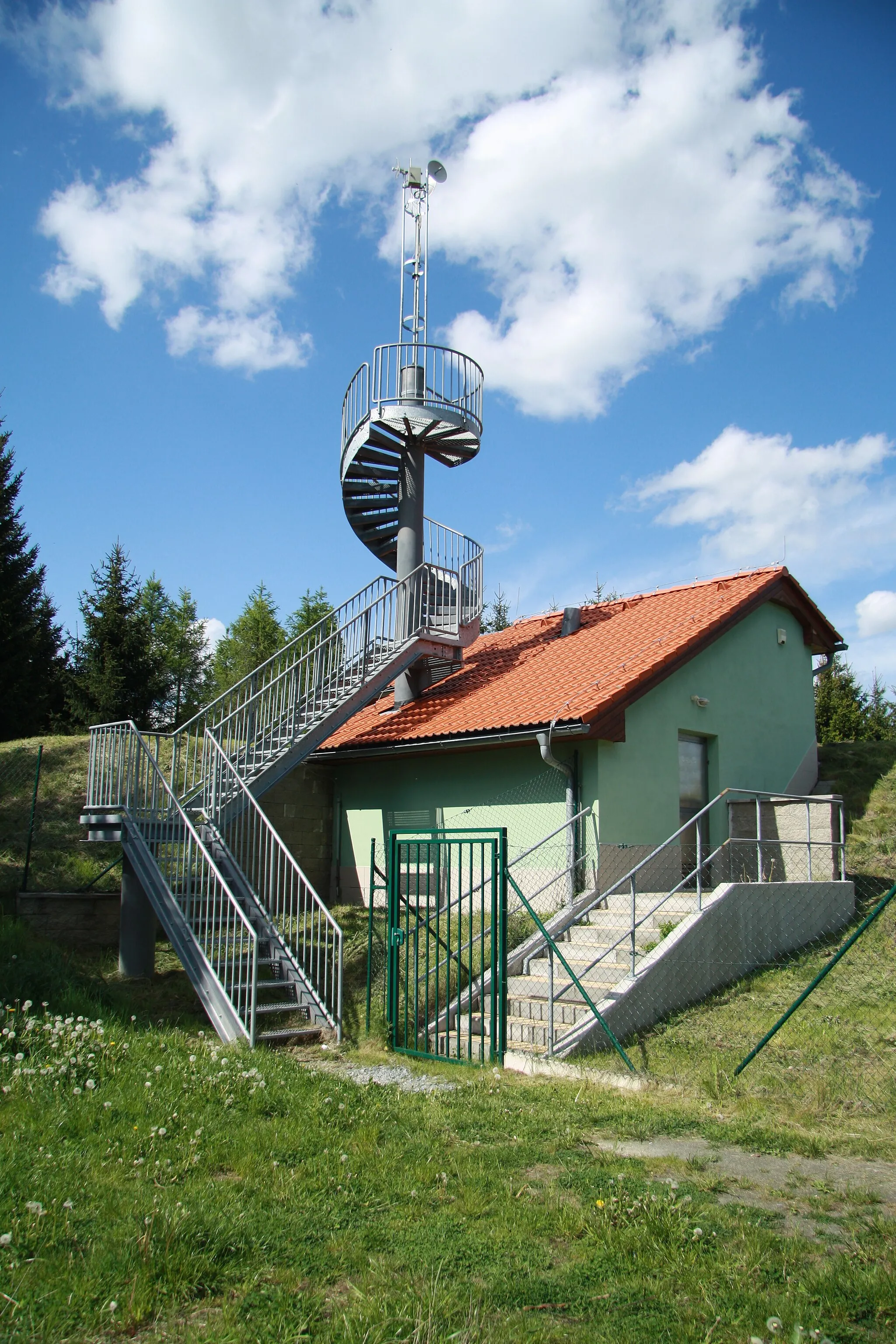 Photo showing: Overview of Rubačka observation tower in Oslavička, Třebíč District.