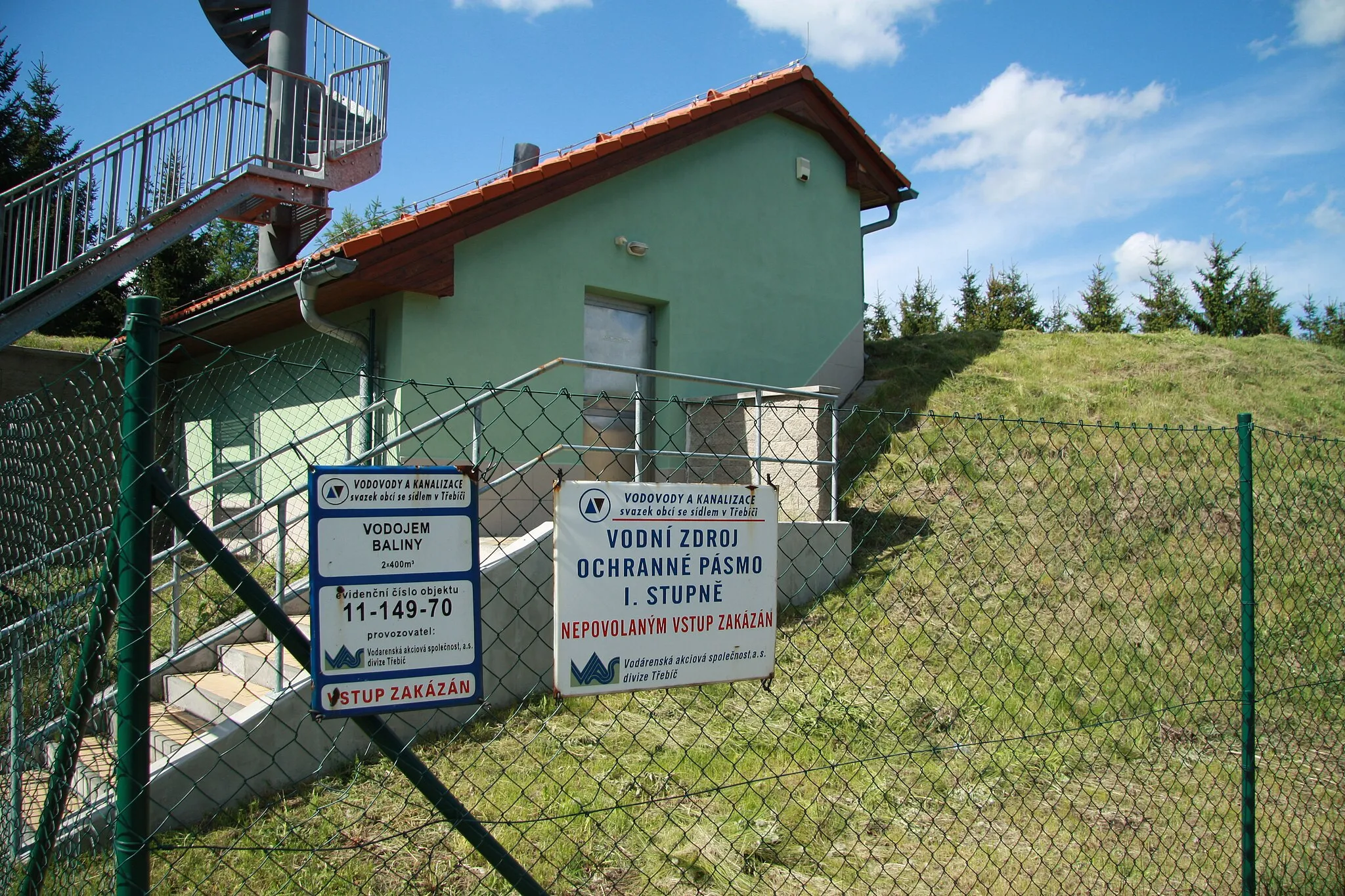 Photo showing: Building of water tank at Rubačka observation tower in Oslavička, Třebíč District.