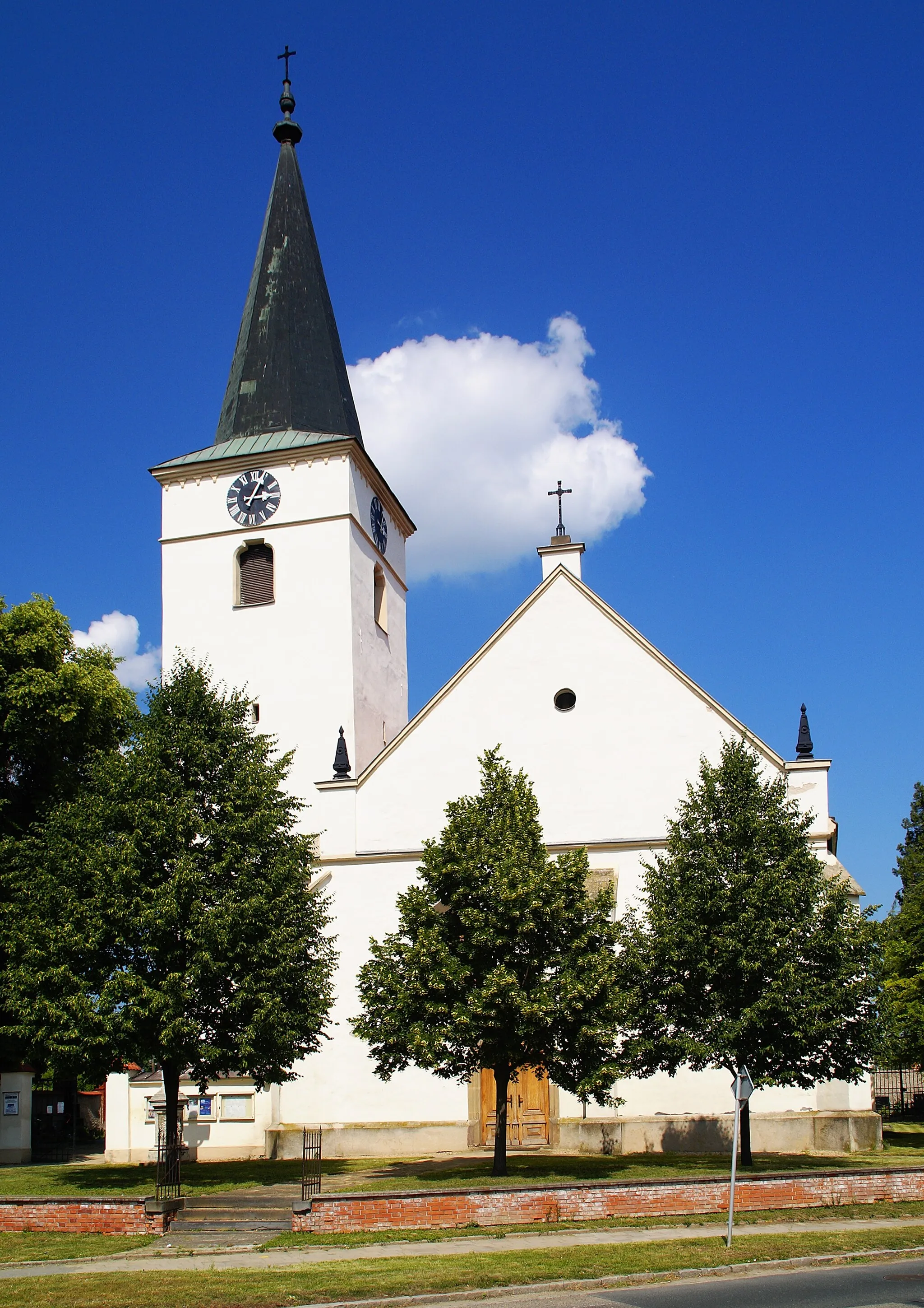 Photo showing: Kostel svatého Vavřince ve Vojkovicích v okrese Brno-venkov.