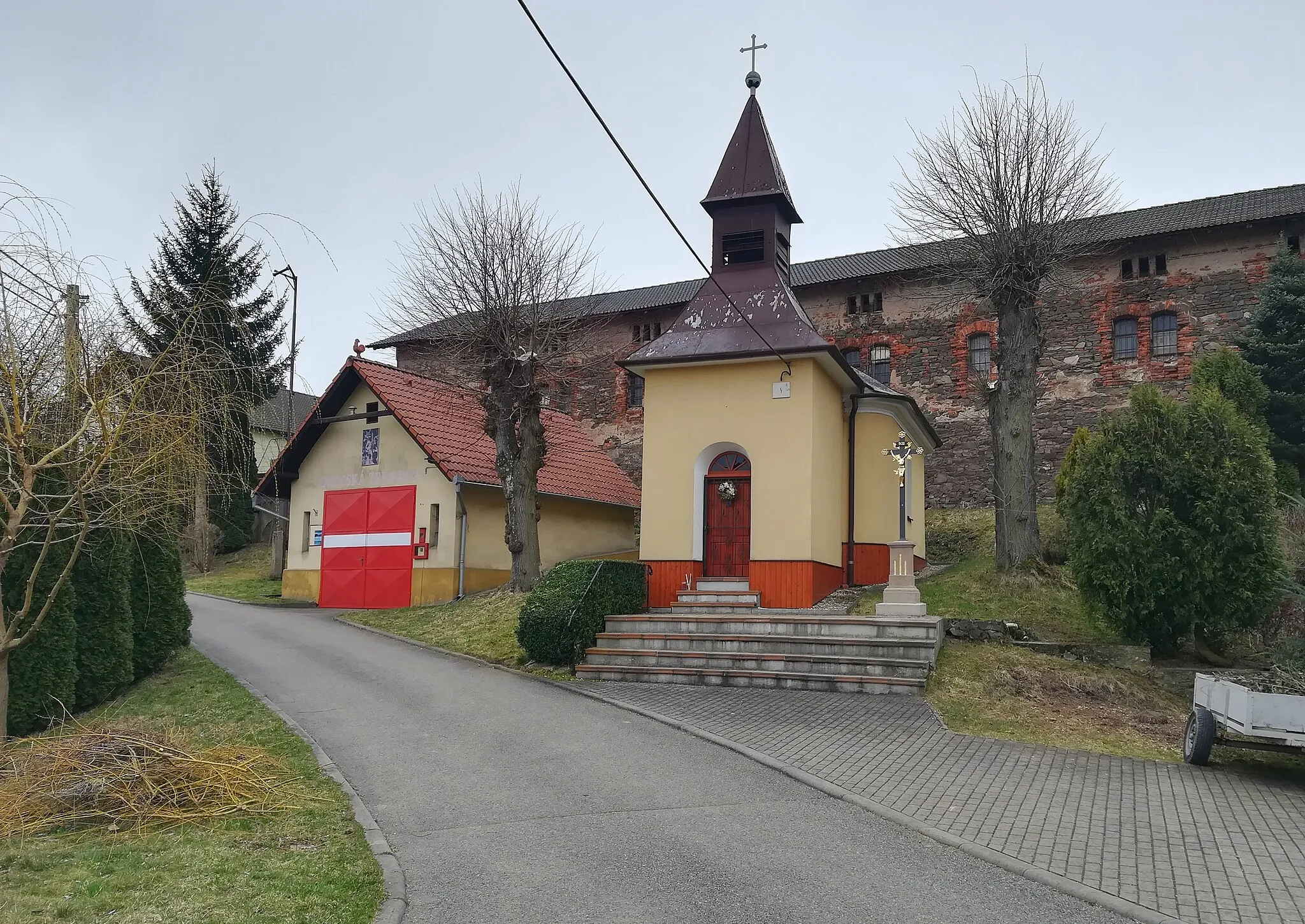 Photo showing: Kunčina Ves - kaple a hasičská zbrojnice