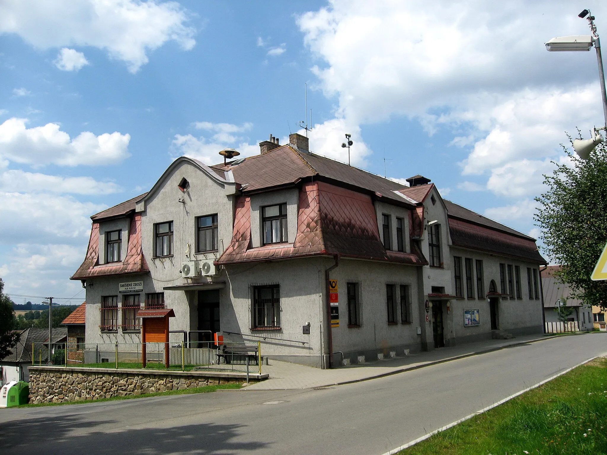 Photo showing: Šlapanov, obecní úřad, pošta, smíšené zboží