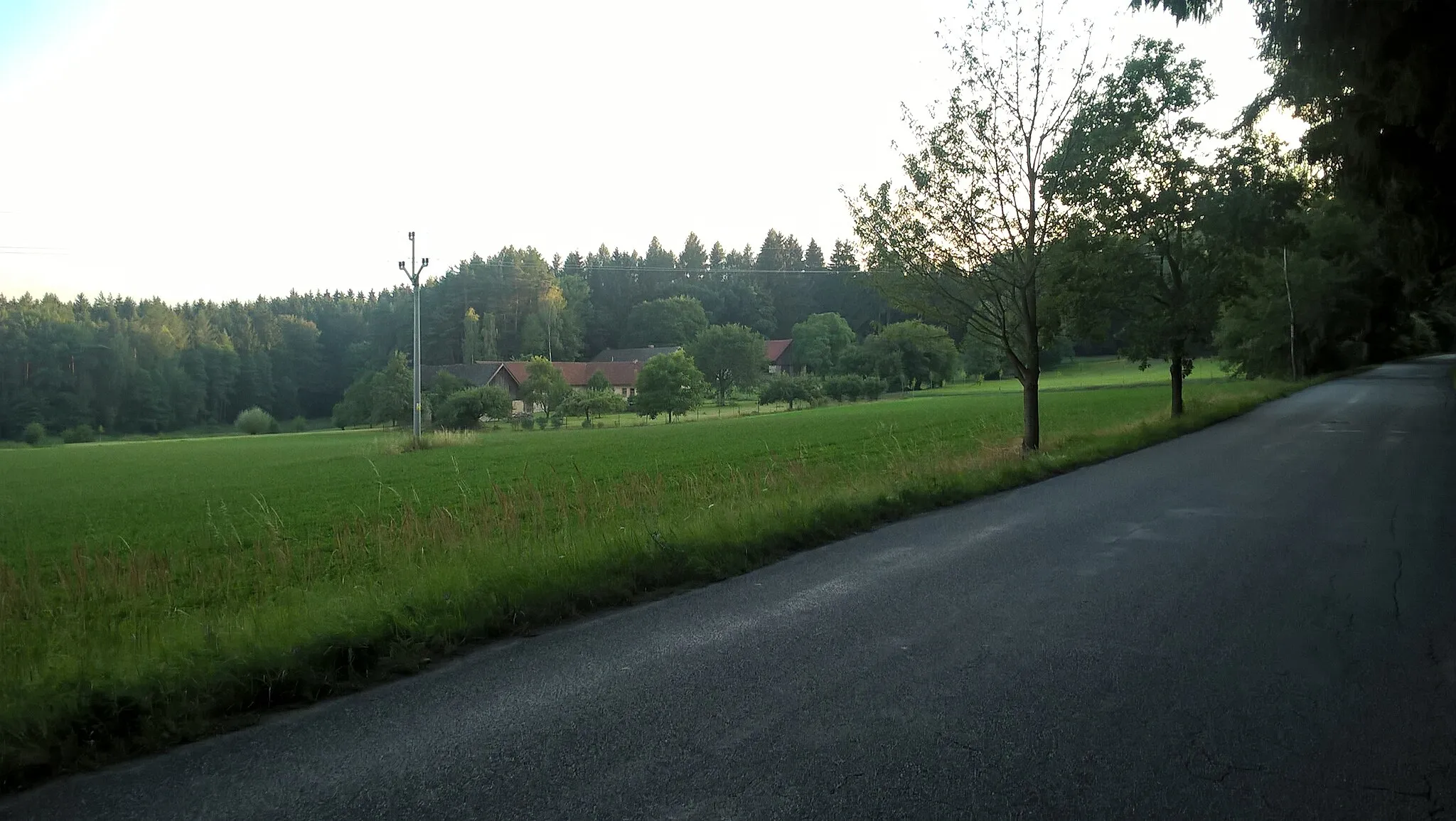 Photo showing: samota Křemen u silnice 34740