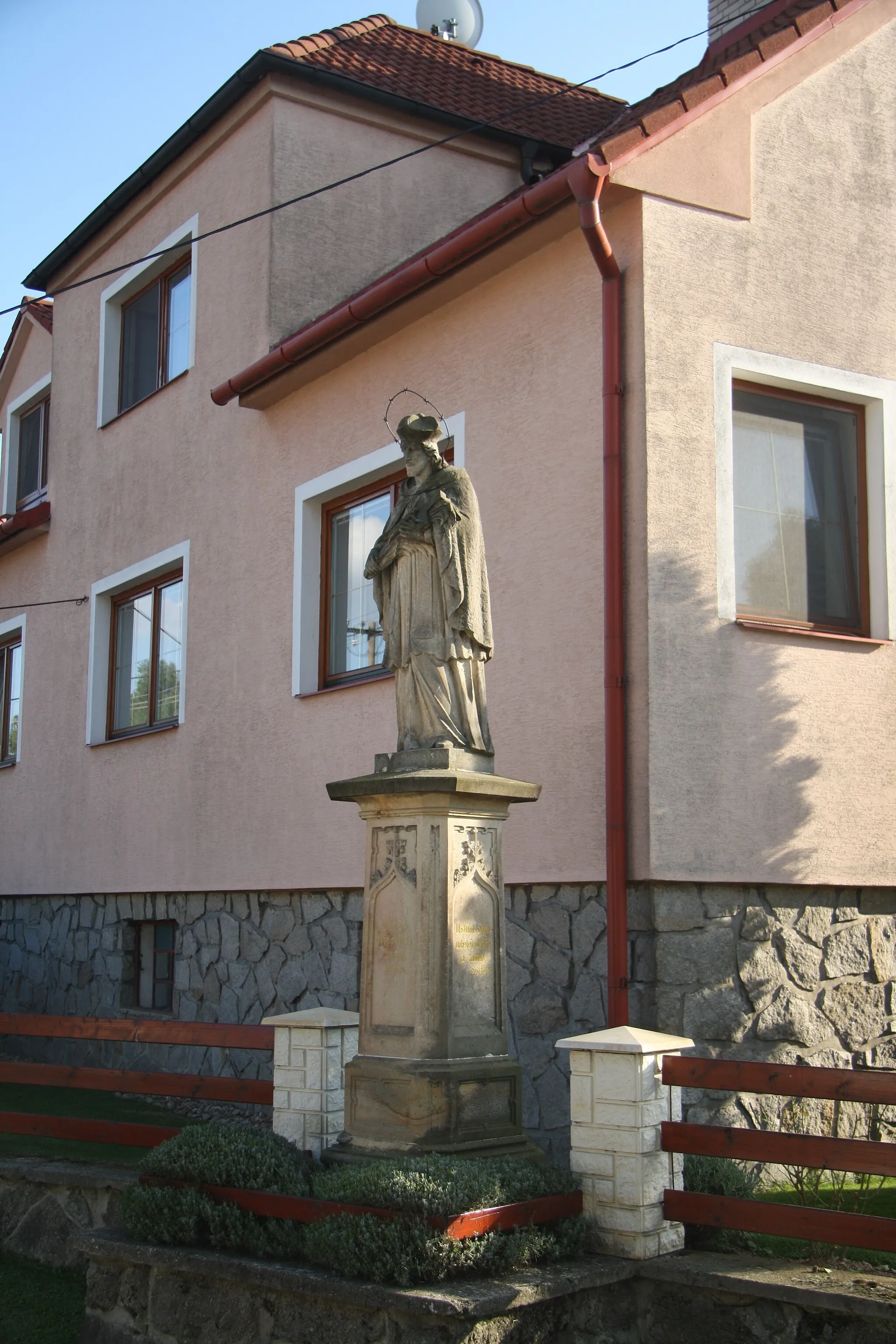 Photo showing: Statue in Holubí Zhoř, Velká Bíteš, Žďár nad Sázavou District.