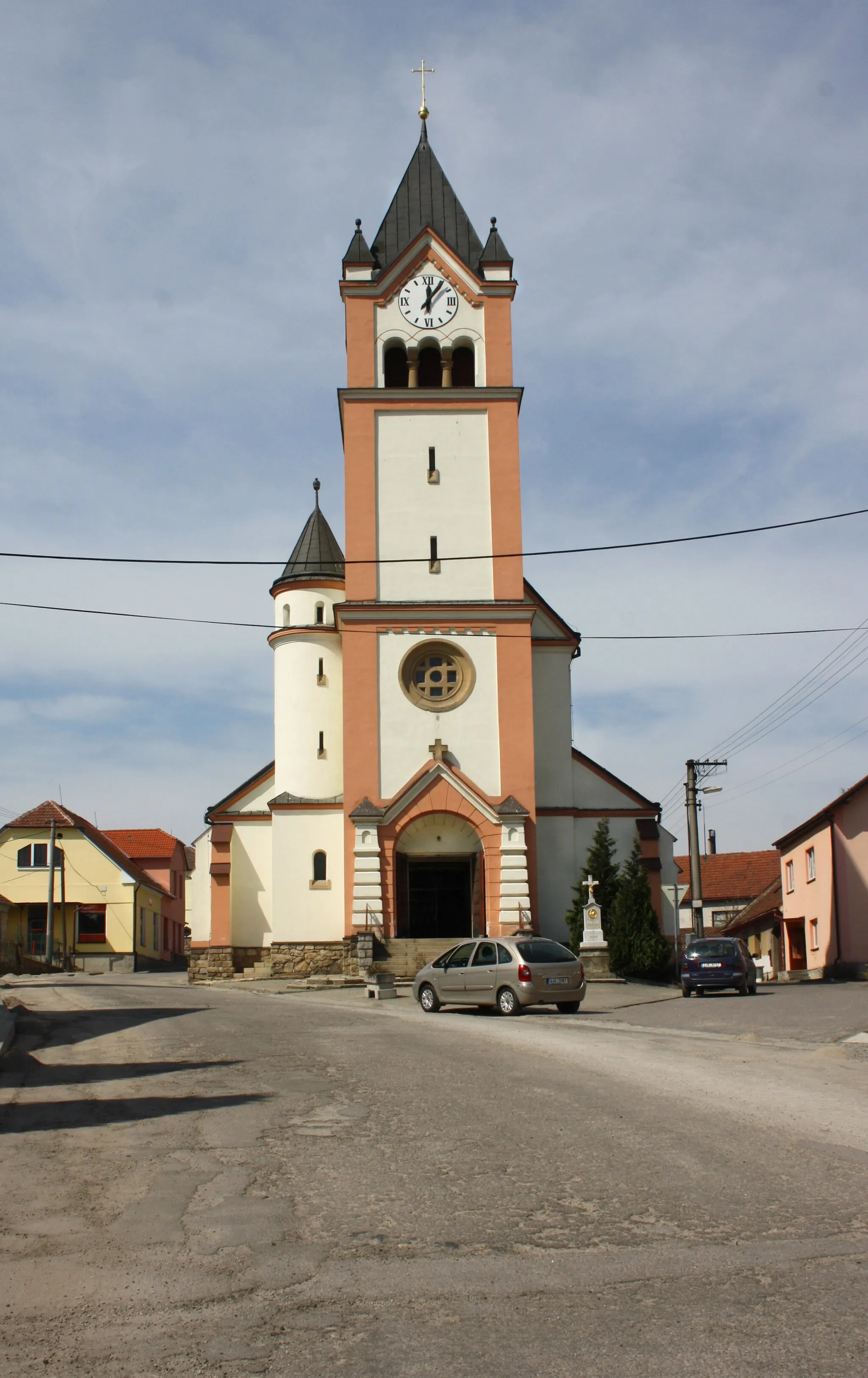 Photo showing: Church of the Exaltation of the Holy Cross in Uhřínov