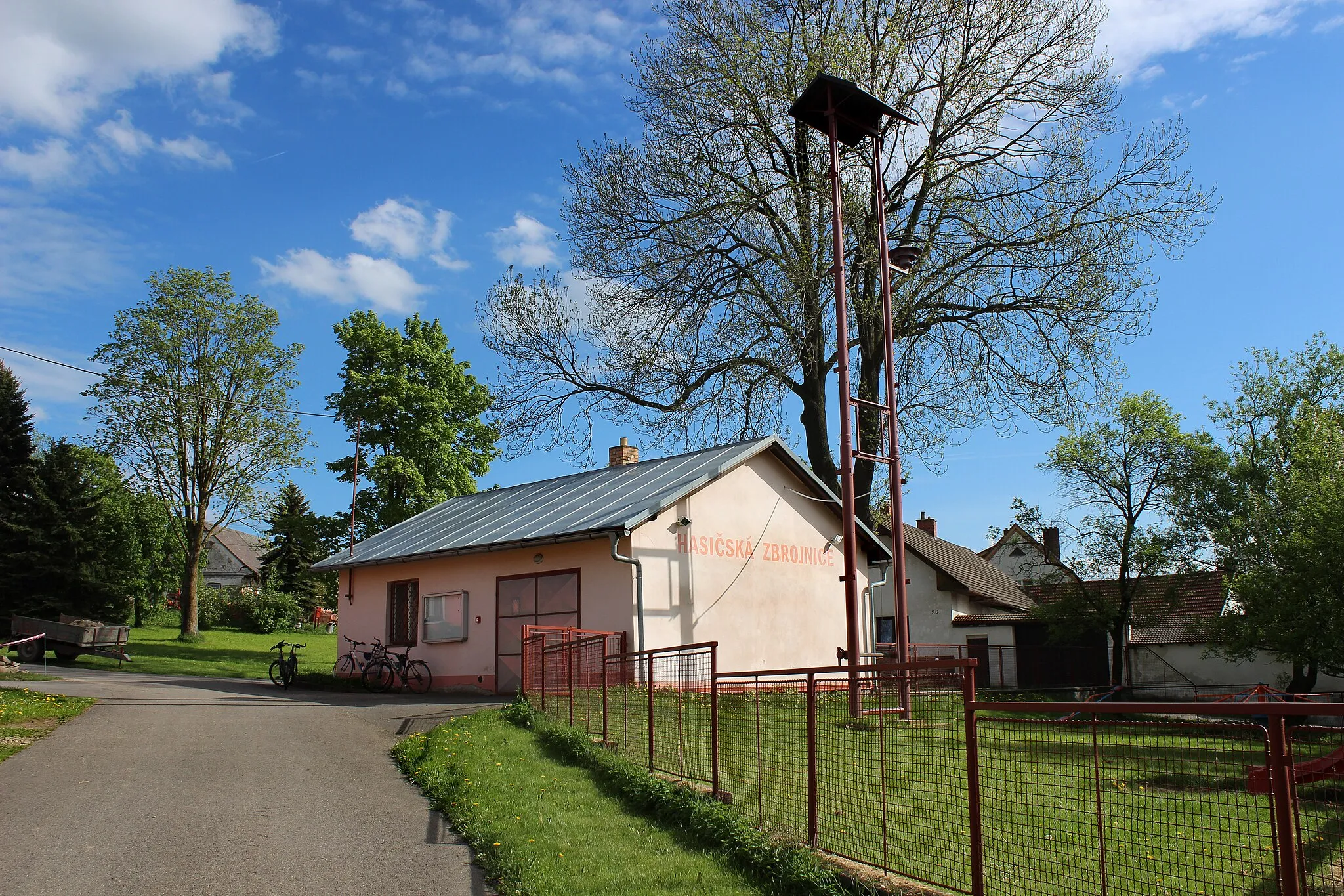 Photo showing: Fire house in Sirákov, Czech Republic