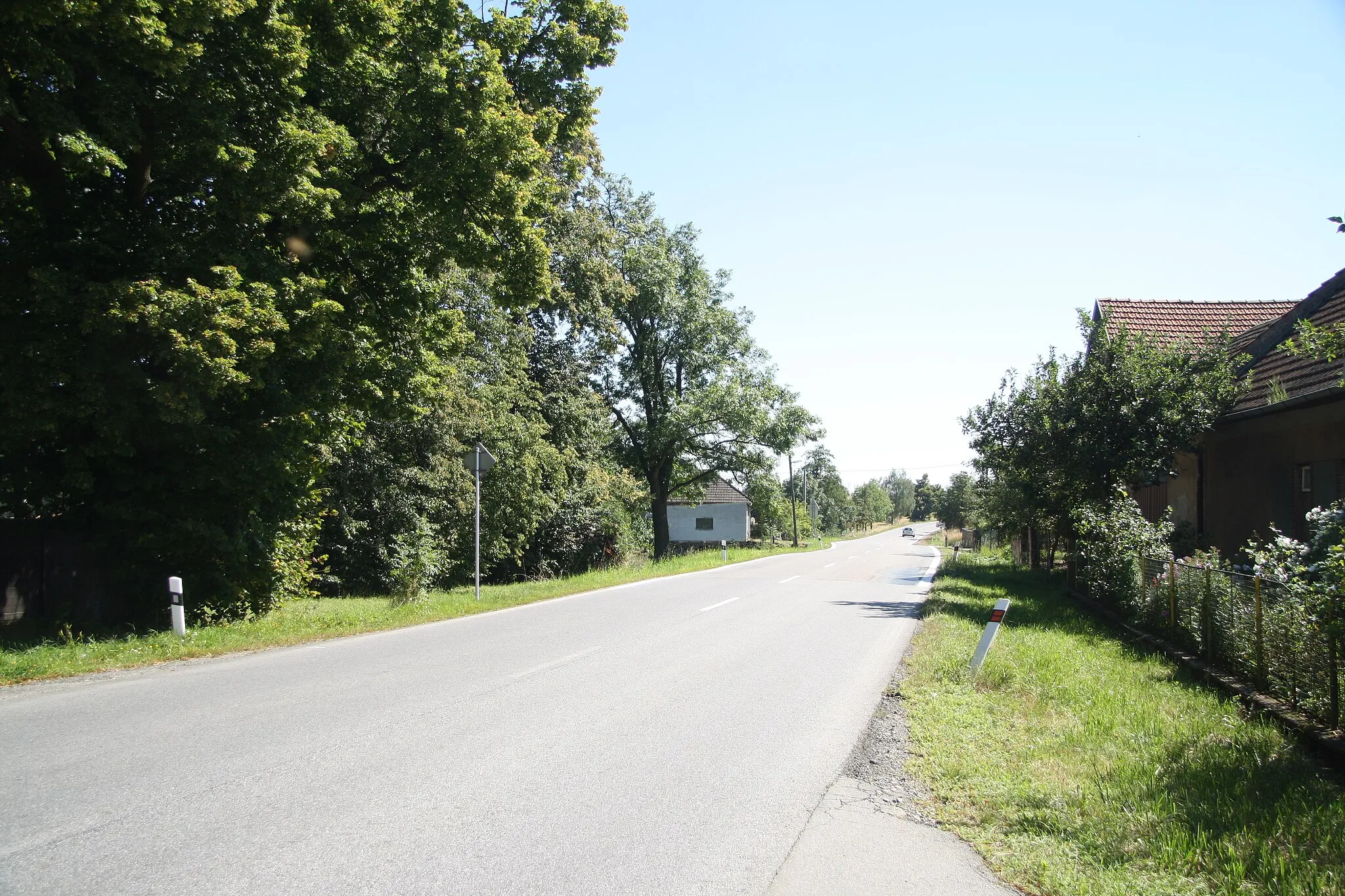 Photo showing: Road I/37 in Laštovičky, Rousměrov, Žďár nad Sázavou District.