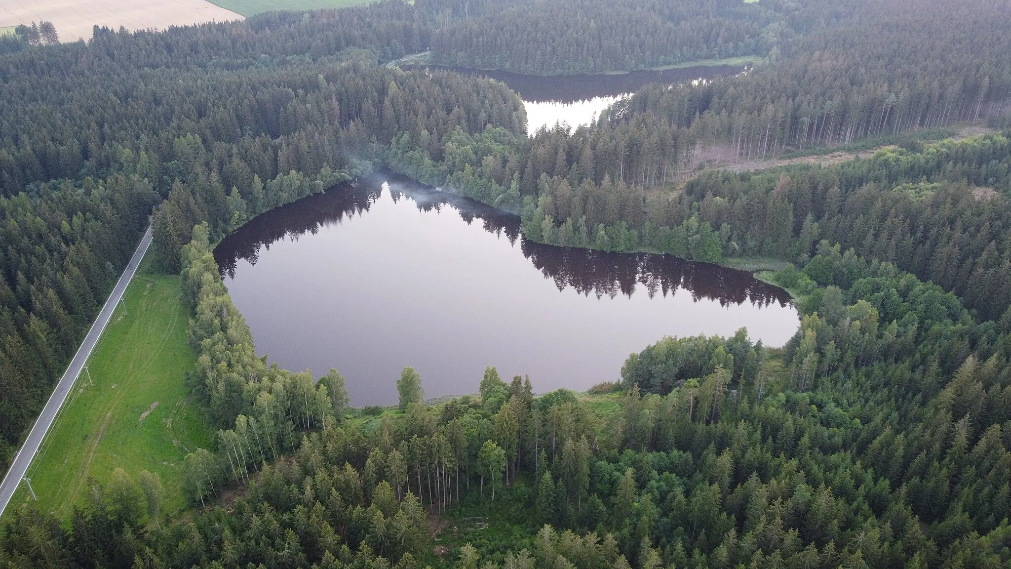 Photo showing: Ponds near Račín village