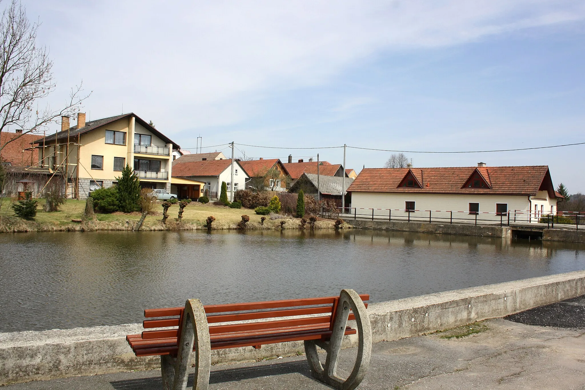 Photo showing: Common pond in Pavlínov
