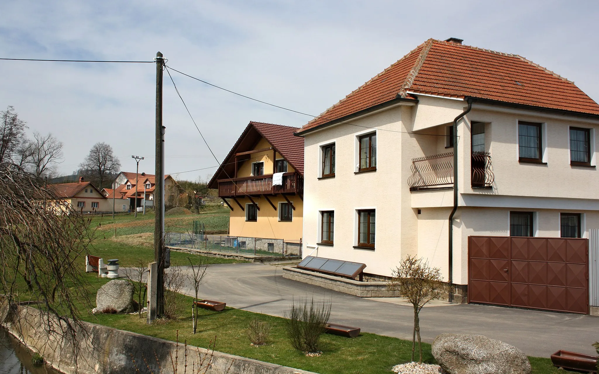 Photo showing: Lower part of Pohořílky, part of Otín village