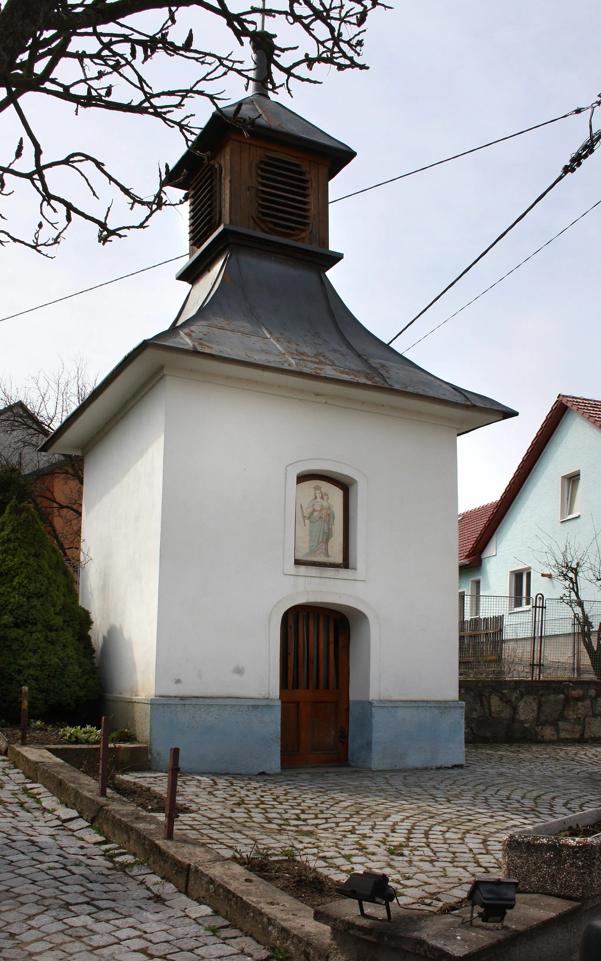 Photo showing: Small chapel in Otín