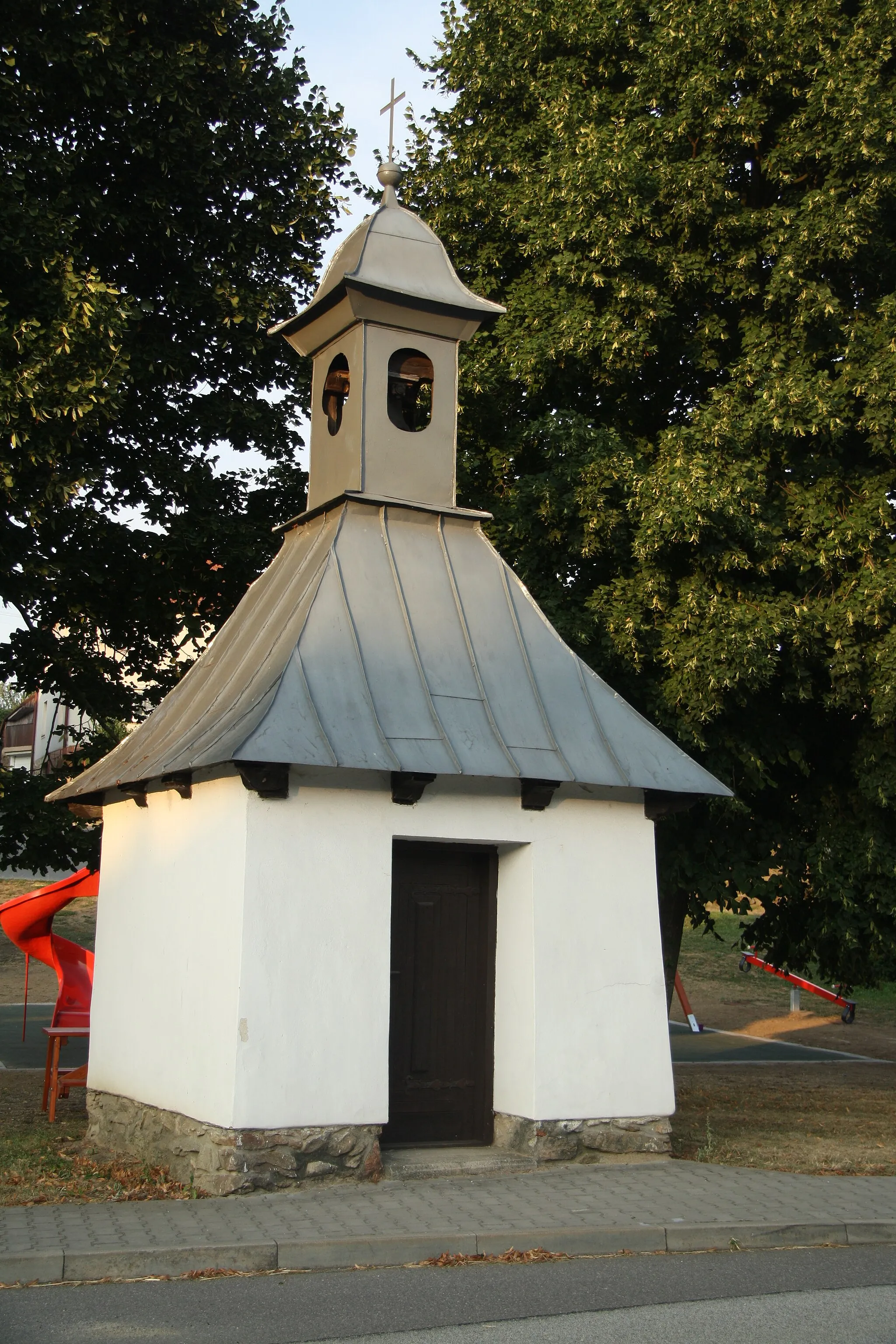 Photo showing: Bell tower in Martinice, Žďár nad Sázavou District.