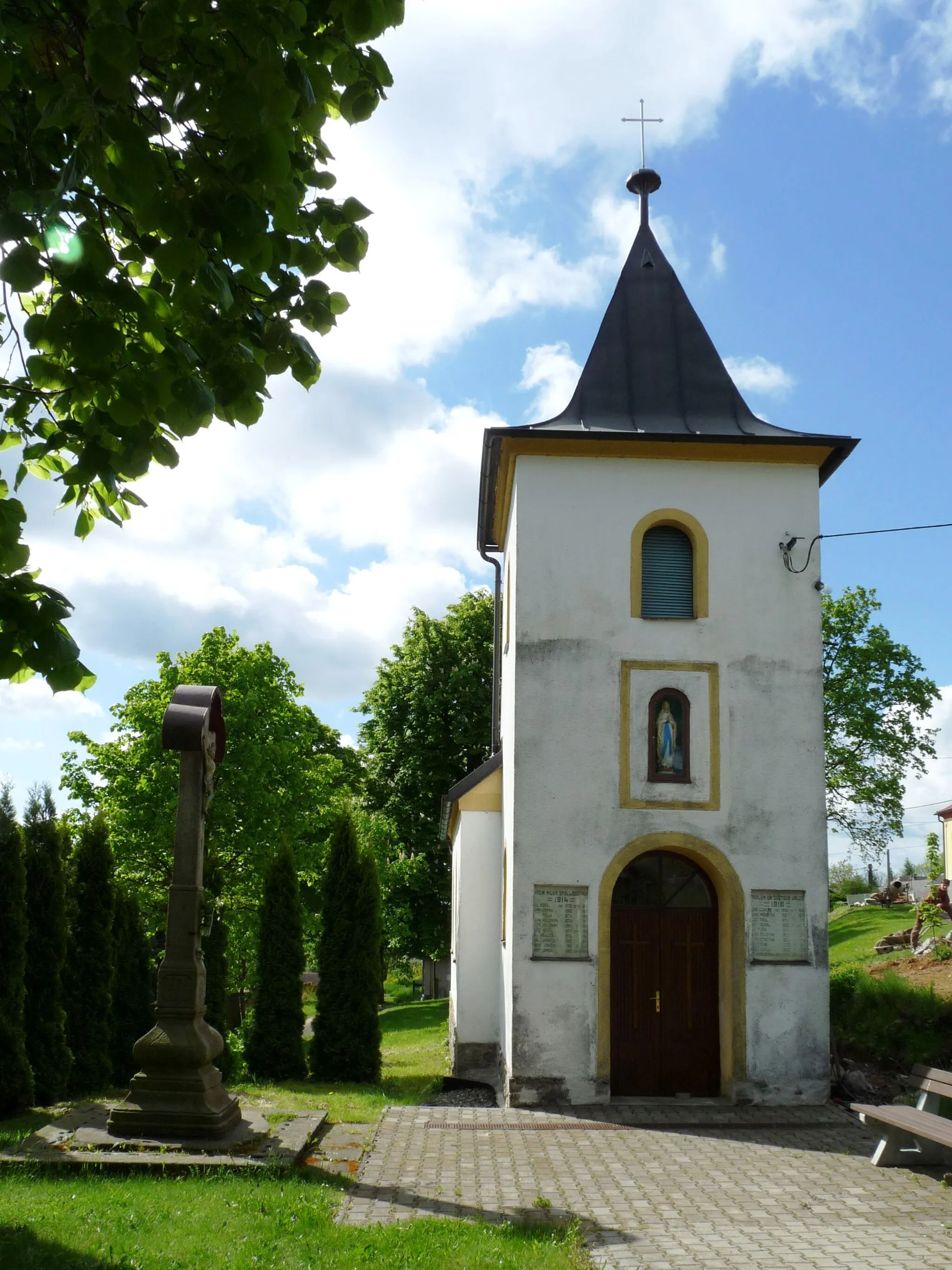 Photo showing: Chapel of the Assumption in the village of Malá Losenice, Havlíčkův Brod District, Vysočina Region, Czech Republic.
