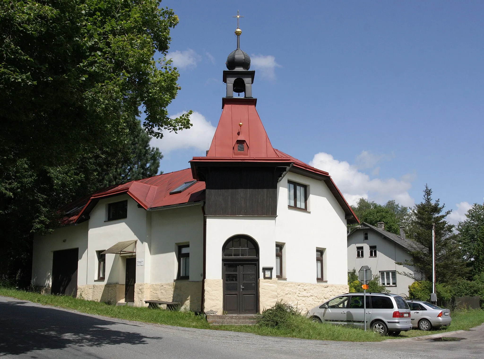 Photo showing: Cikháj - ubytovna s kaplí svaté Anny.