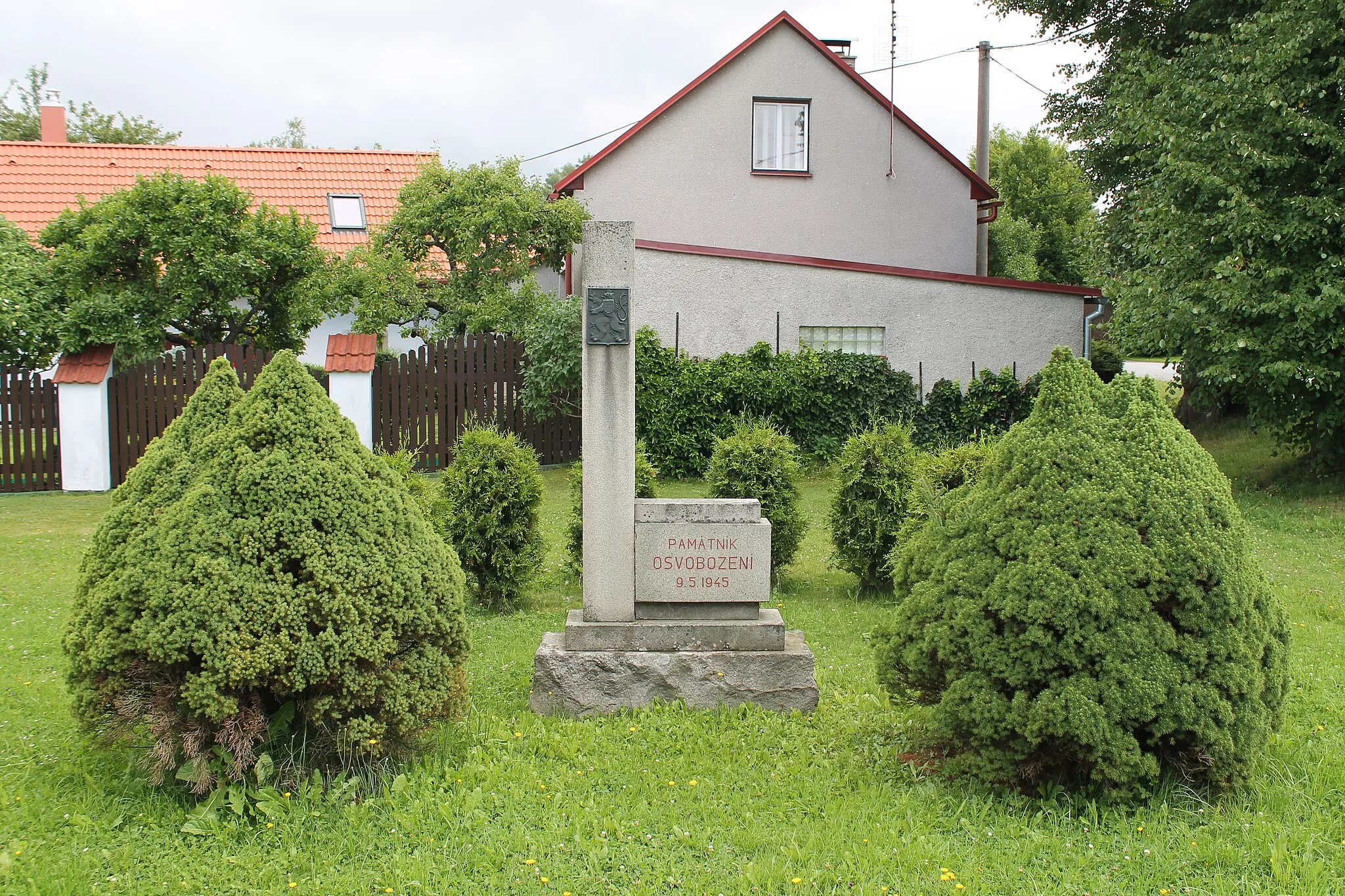 Photo showing: World War II memorial, Řídelov, Jihlava District, Czech Republic