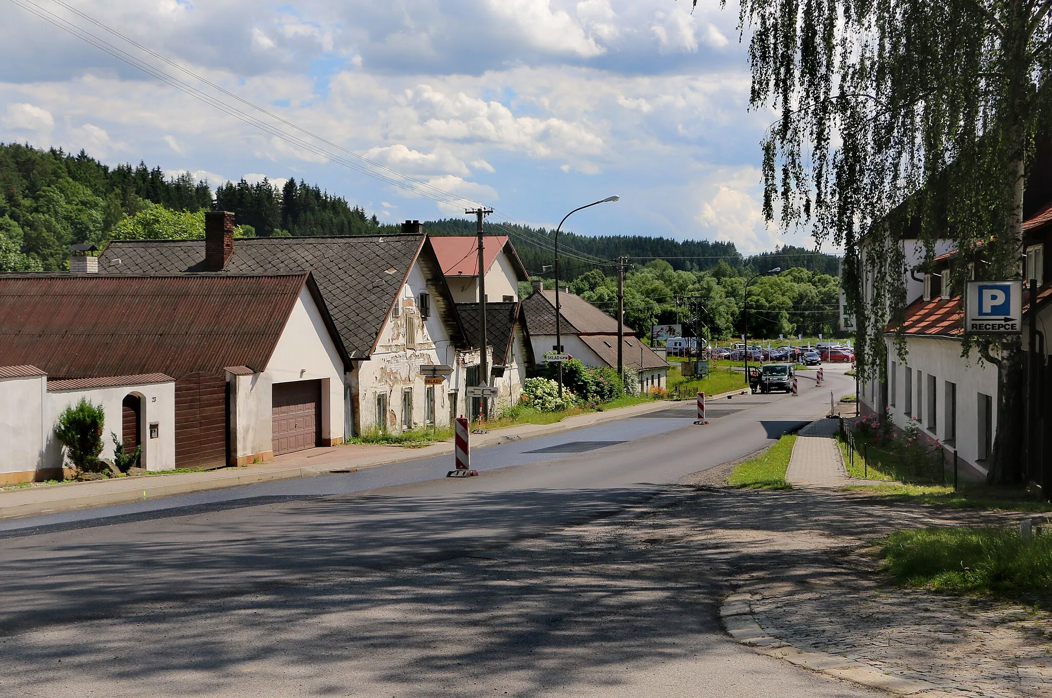 Photo showing: Road No 38 in Vílanec village, Czech Republic.