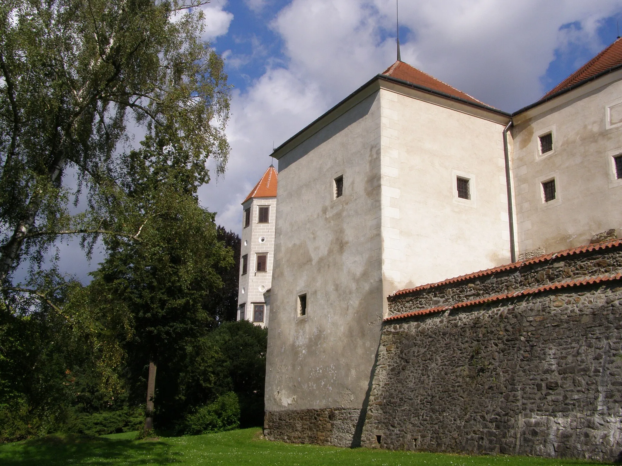 Photo showing: Telč, zámek, hradby