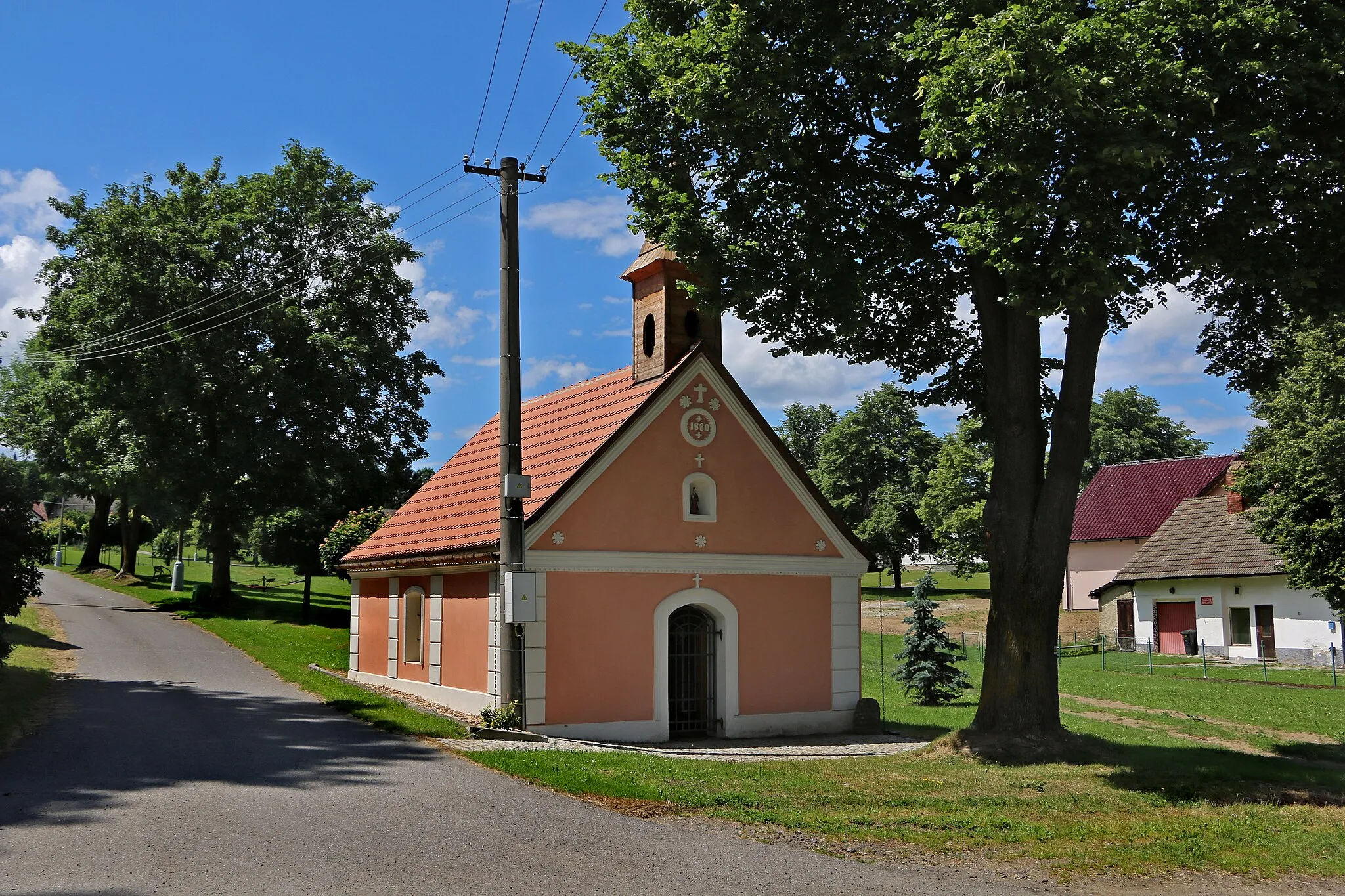 Photo showing: Chapel in Suchá village, Czech Republic.