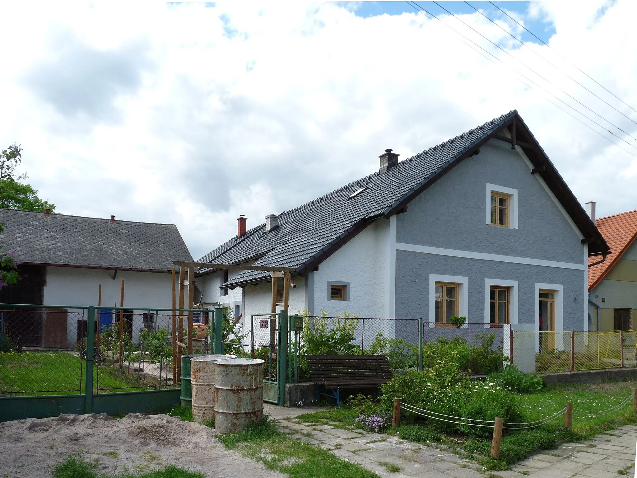 Photo showing: House No 168 in the village of Střítež, Jihlava District, Vysočina Region, Czech Republic.