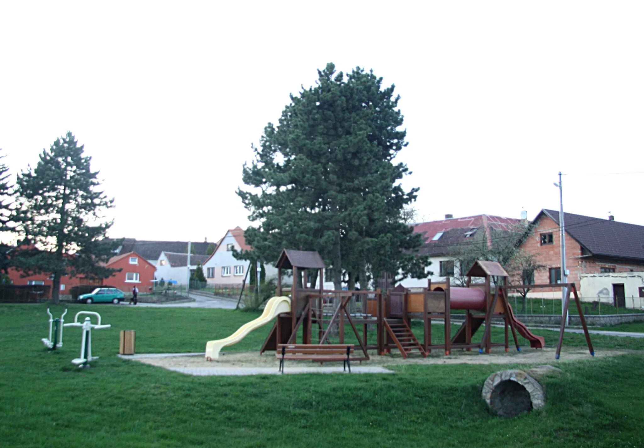 Photo showing: Playing field and village center in Mysletice, Jihlava District