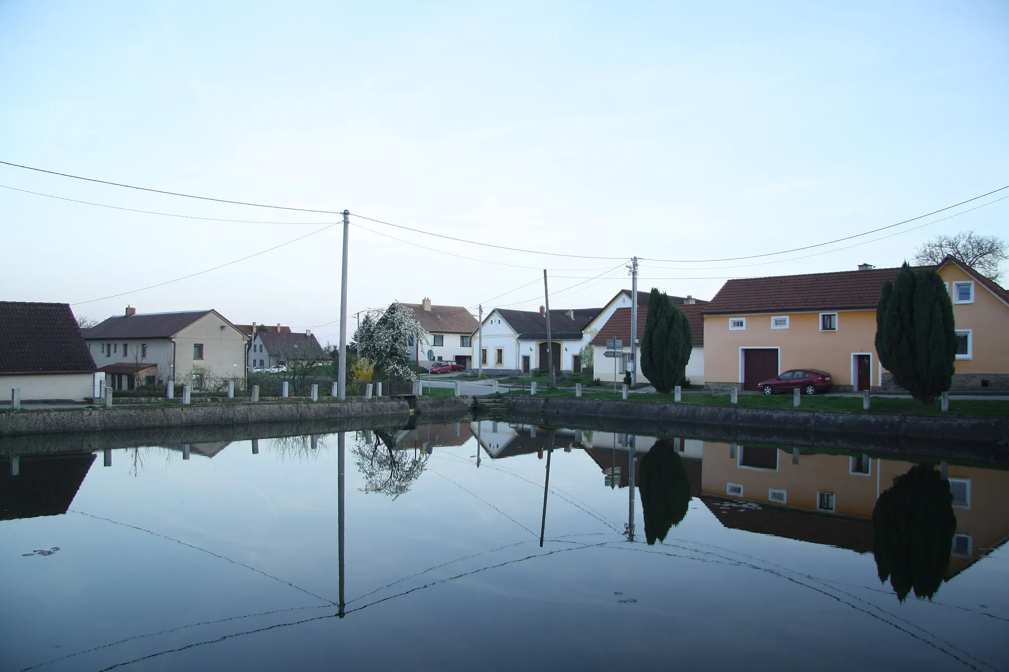 Photo showing: Village Pond in Mysletice, Jihlava District.