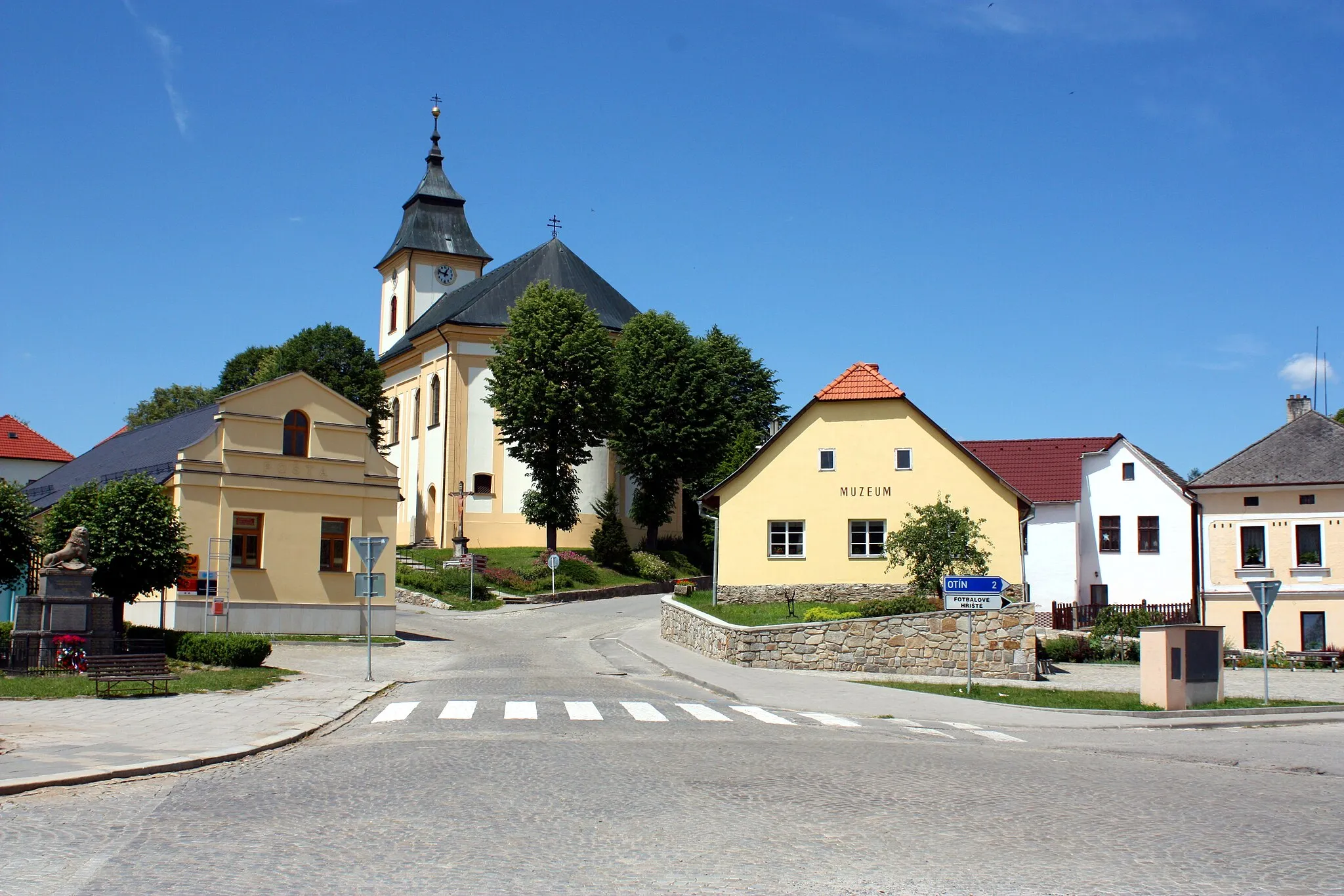 Photo showing: Picture of post office, churce and museum in Luka nad Jihlavou