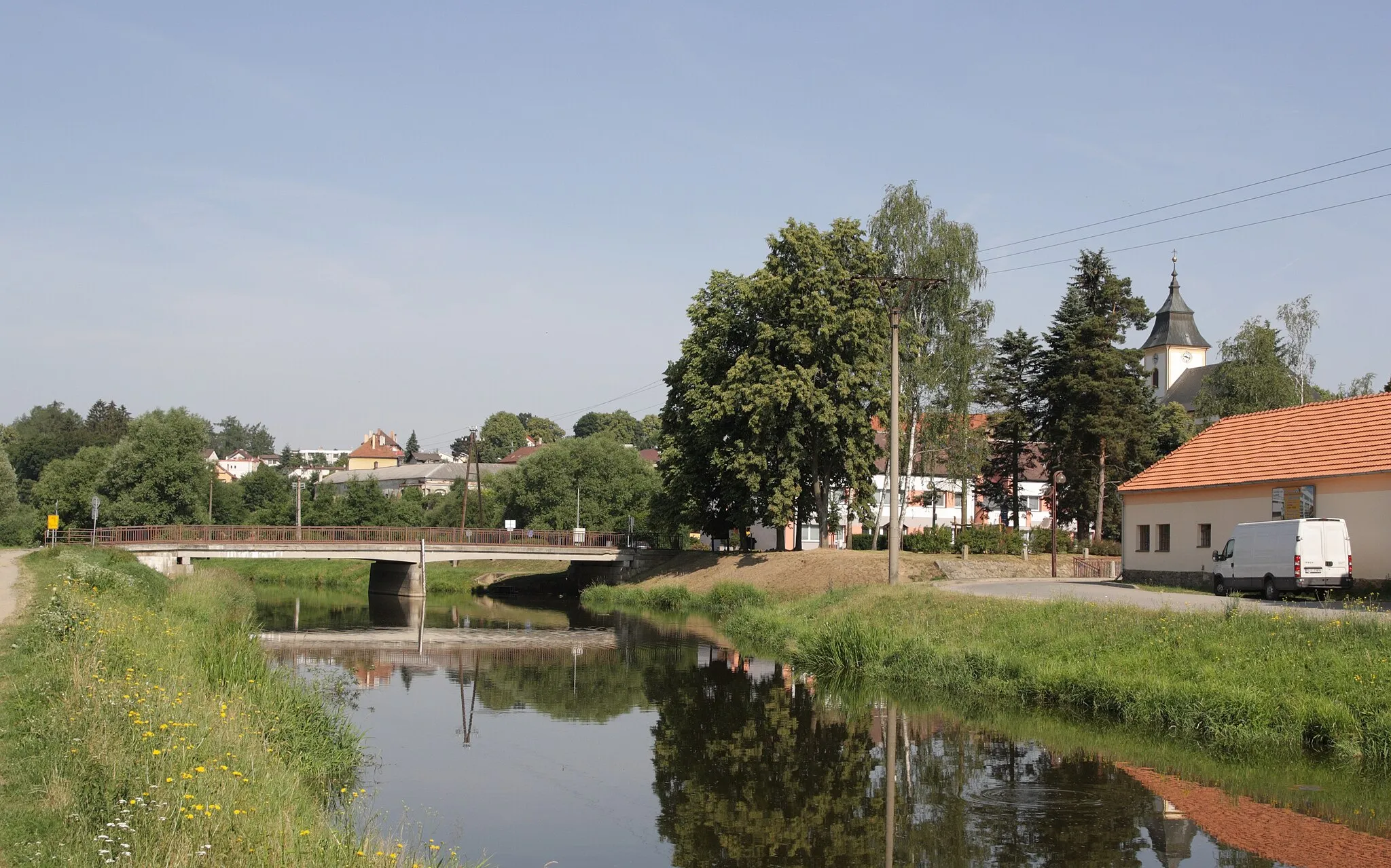Photo showing: Luka nad Jihlavou - most přes Jihlavu na silnici II/404.