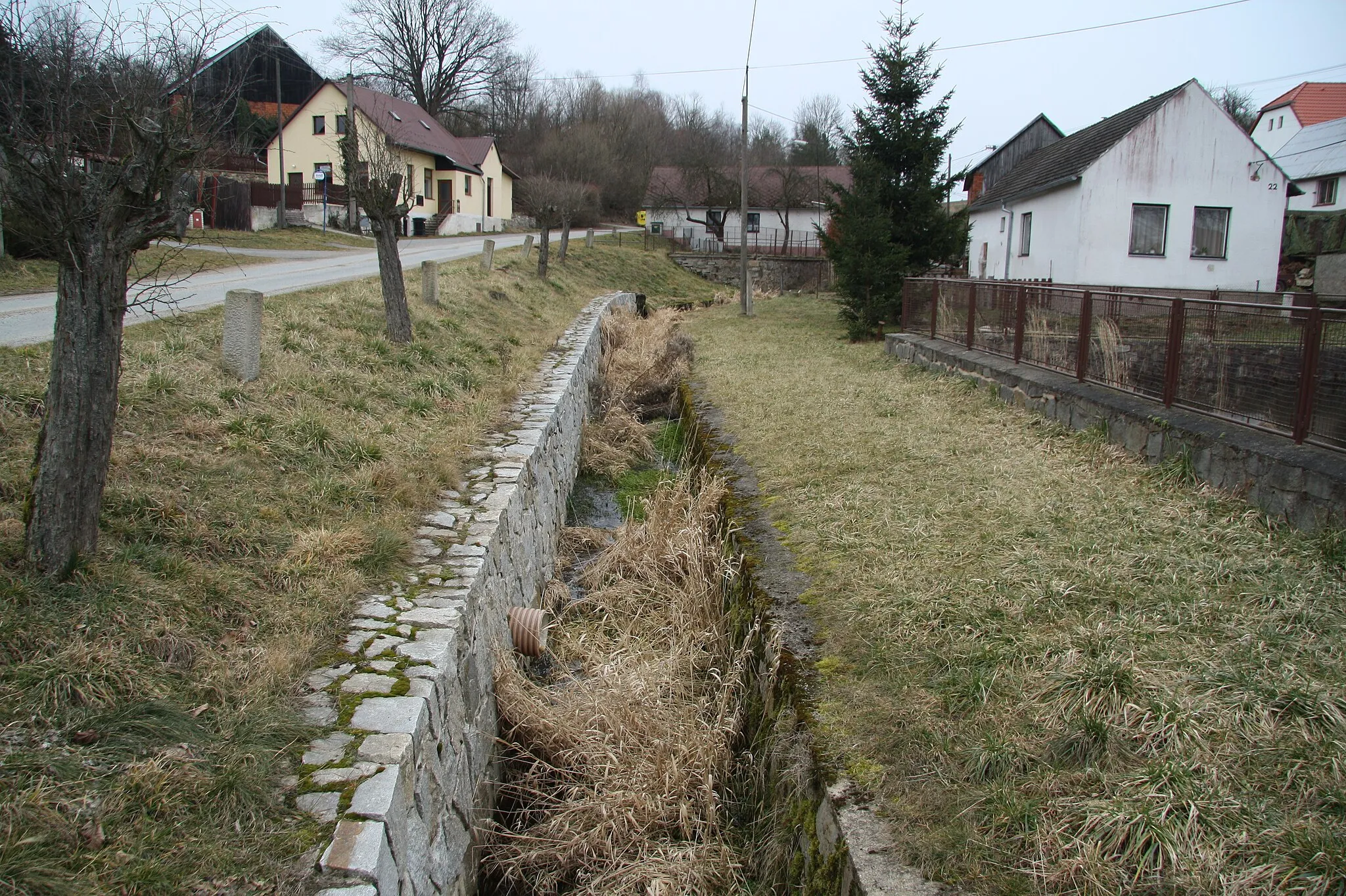 Photo showing: Stream in Hrutov, Jihlava District.
