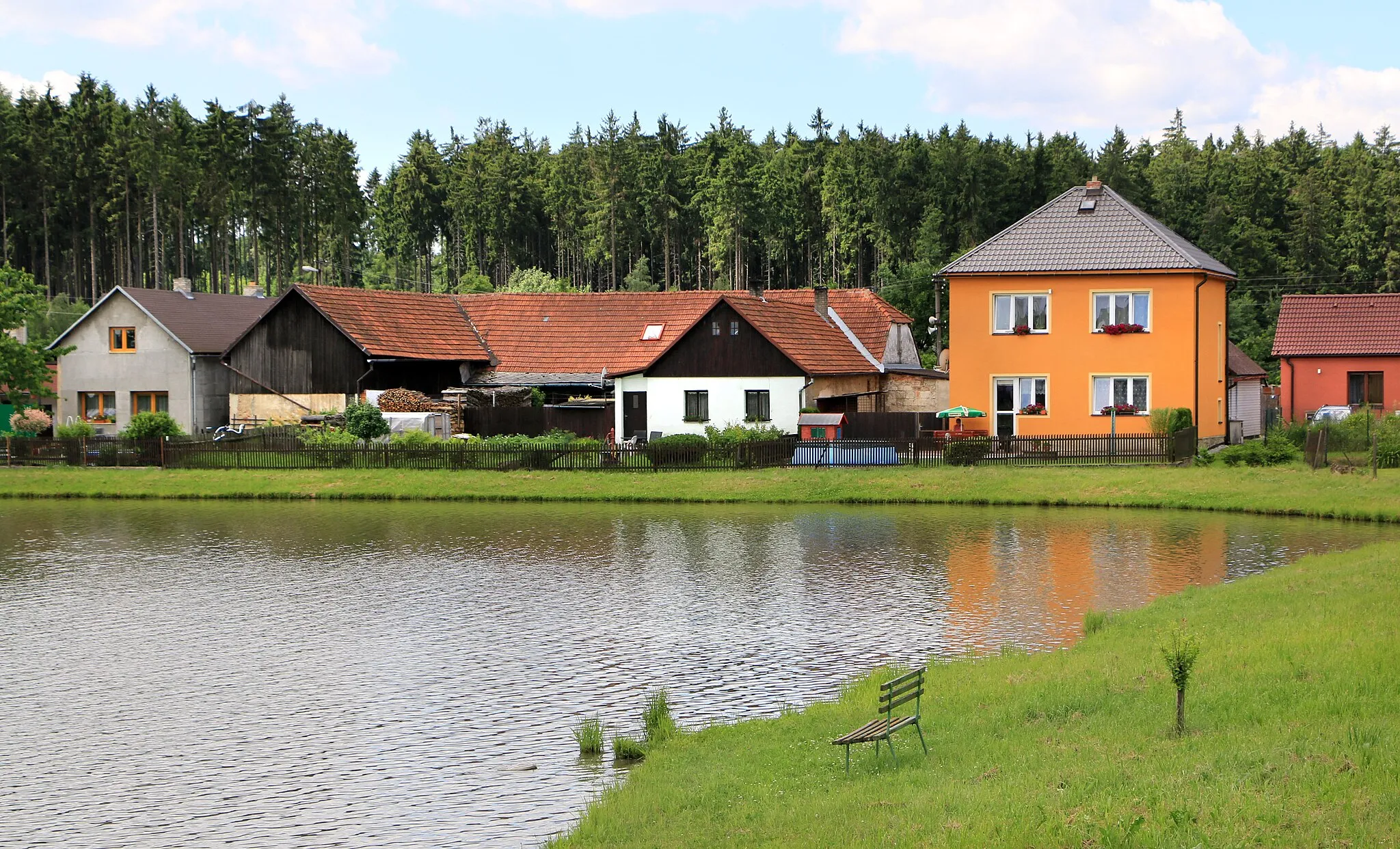 Photo showing: Hladovský pond in Hladov, Czech Republic.